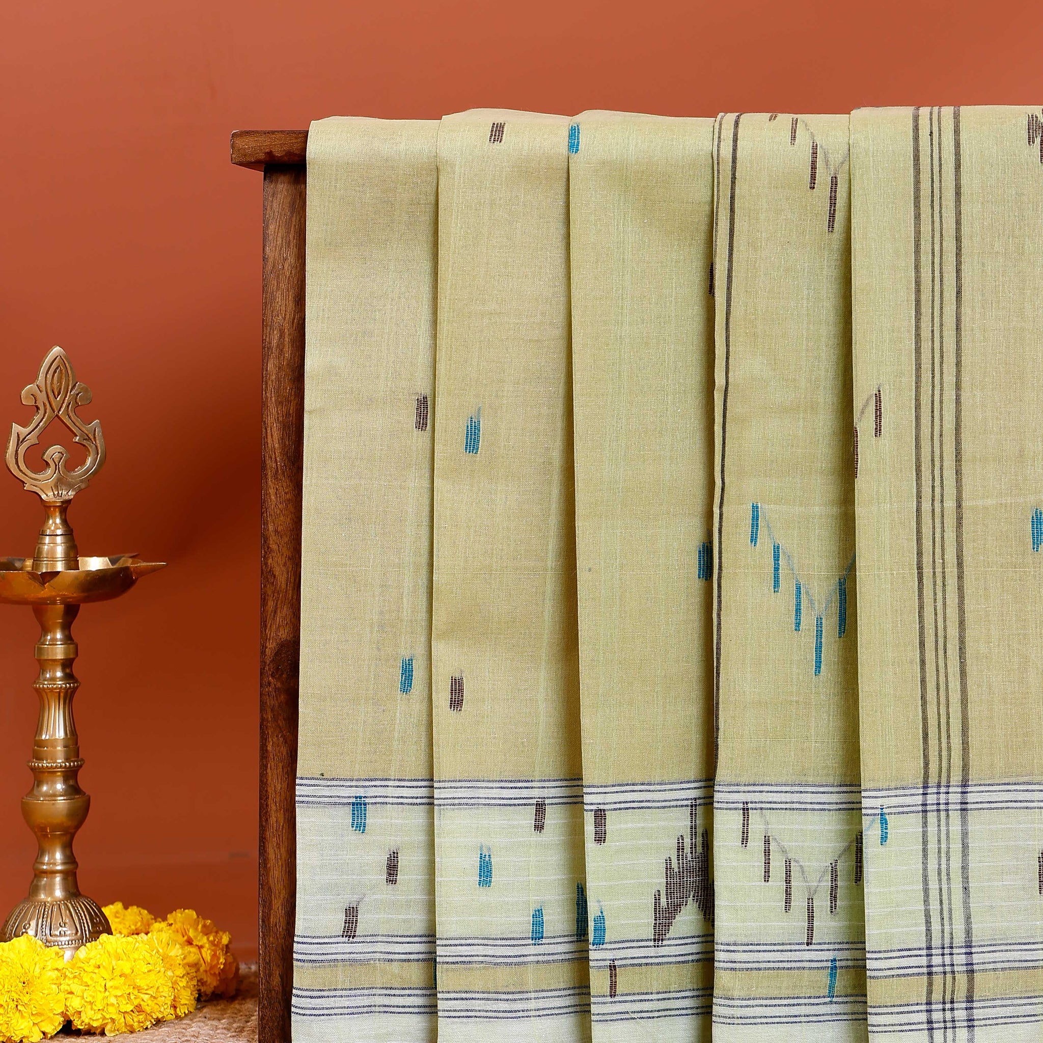 Handloom Bengal Cotton Saree with Traditional Jamdani Motifs and Border Detailing - Light Green