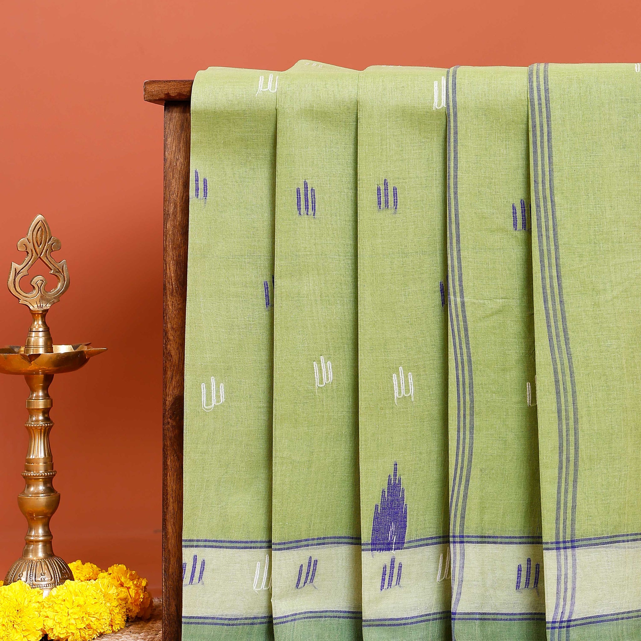 Handloom Bengal Cotton Saree with Traditional Jamdani Motifs and Border Detailing - Green