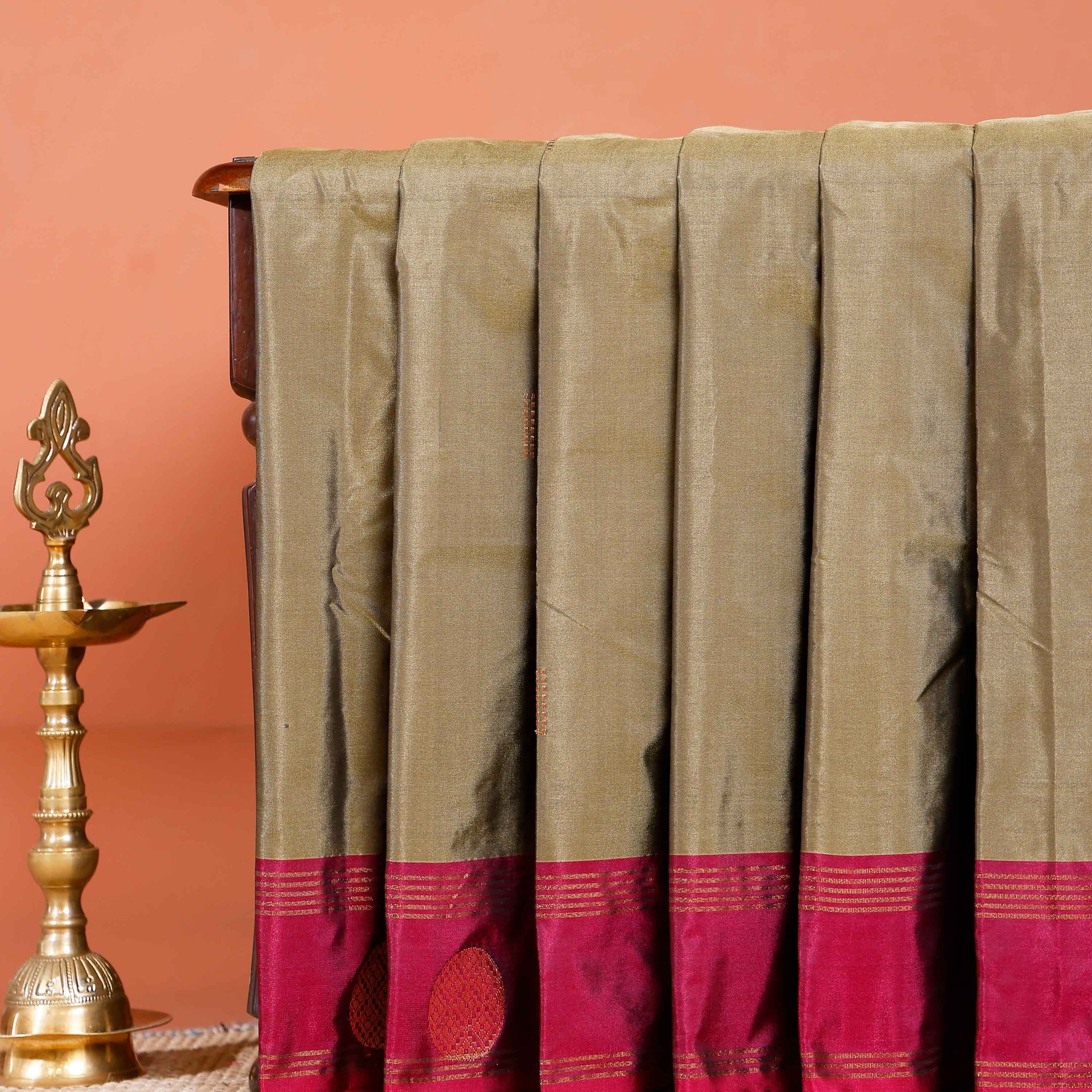 Exquisite Handloom Soft Silk Saree with Zari Woven Border and Pallu - Olive Green