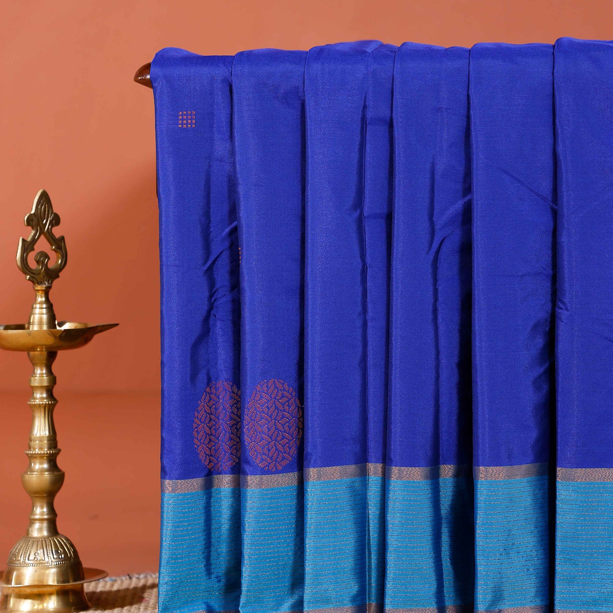 Exquisite Handloom Soft Silk Saree with Traditional Motifs & Contrasting Border - Blue