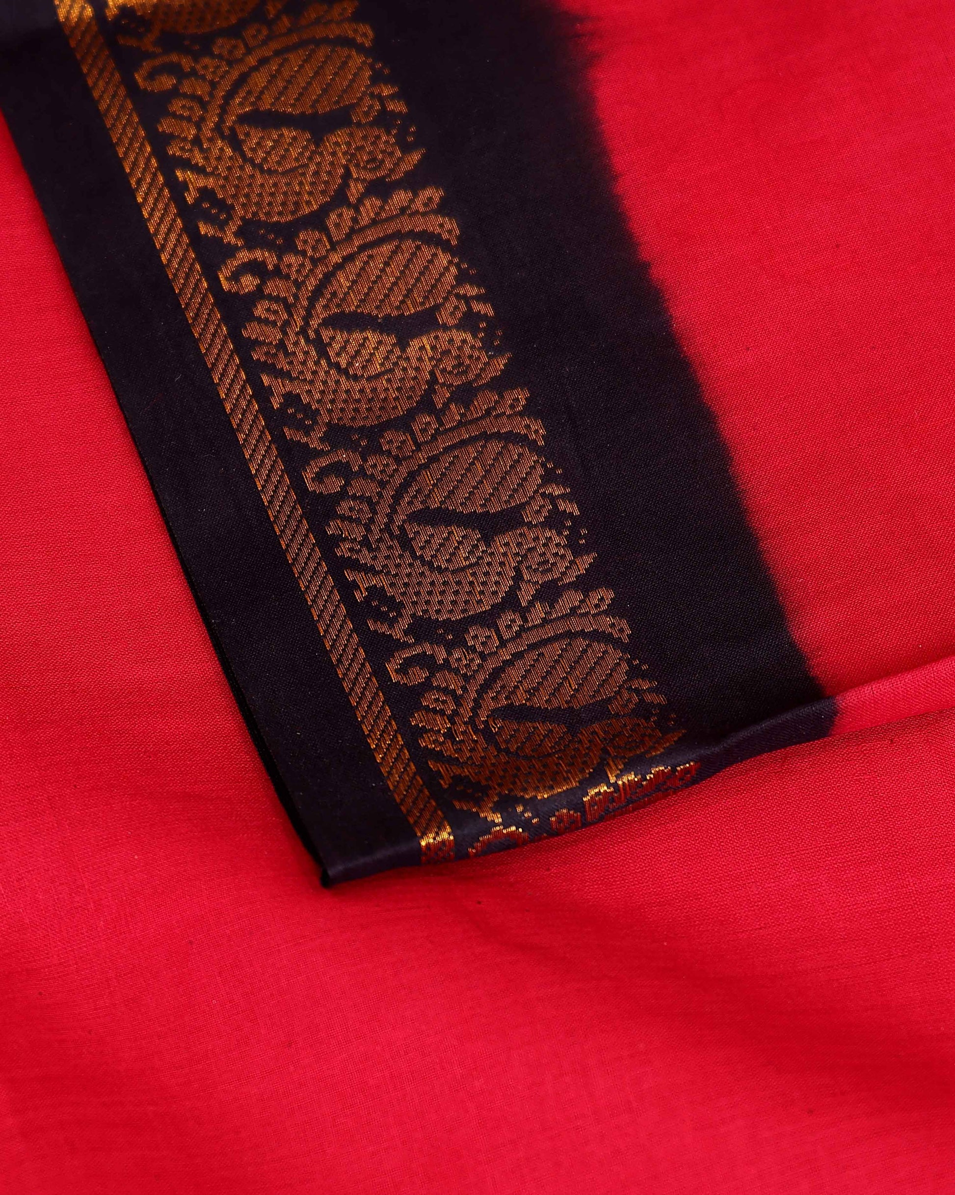 Elegant Authentic Madurai Sungudi Cotton Saree with Zari Peacock Border - Red