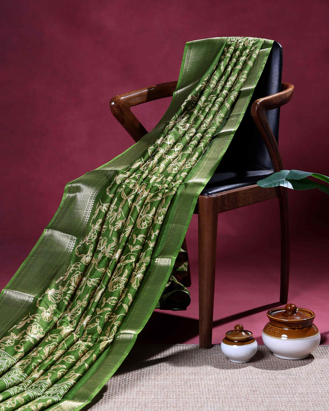 Elegant Dola Silk Saree with All-Over Floral Vine Weave and Intricately Woven Traditional Border - Green