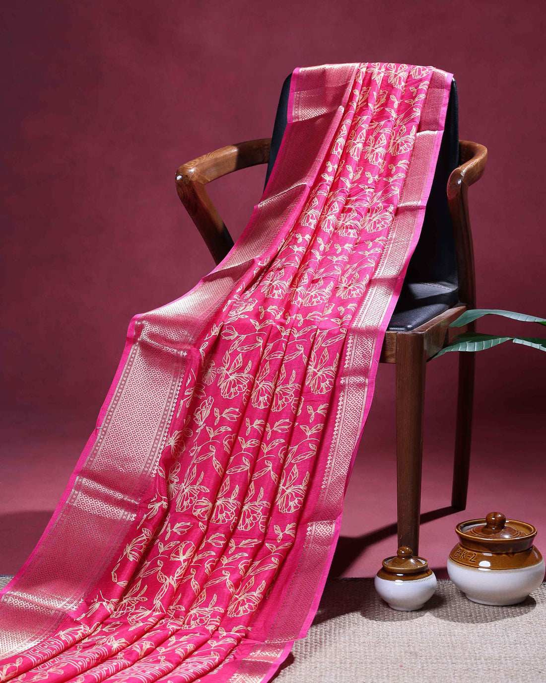 Elegant Dola Silk Saree with All-Over Floral Vine Weave and Intricately Woven Traditional Border - Pink
