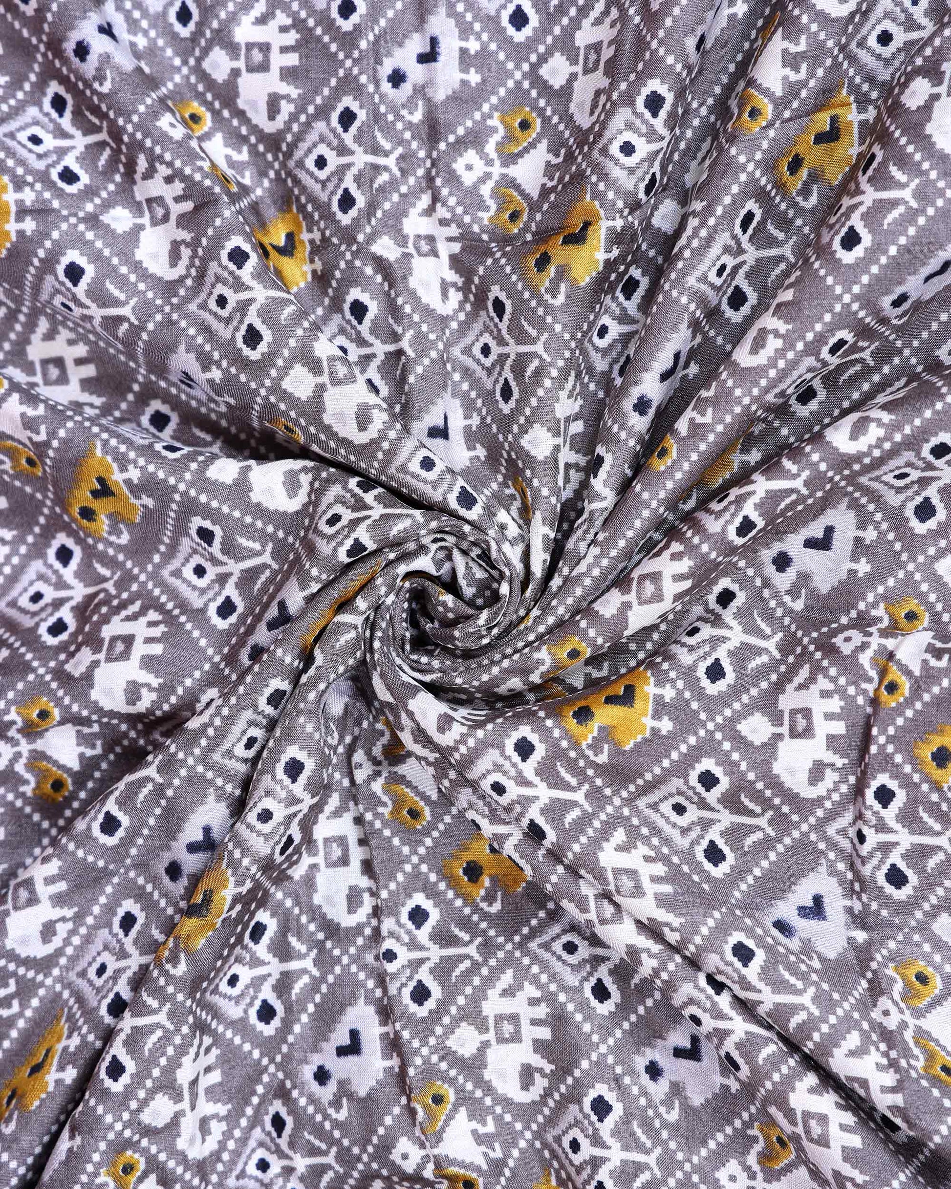 Elegant Dola Silk Saree with All Over Traditional Ikkat Inspired Geometric Motifs and  Zari Woven Border - Grey-Close Up