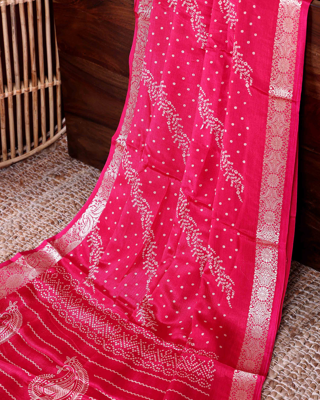 Elegant Dola Silk Saree with Delicate Floral Vine Buti and Intricately Woven Zari Border - Pink