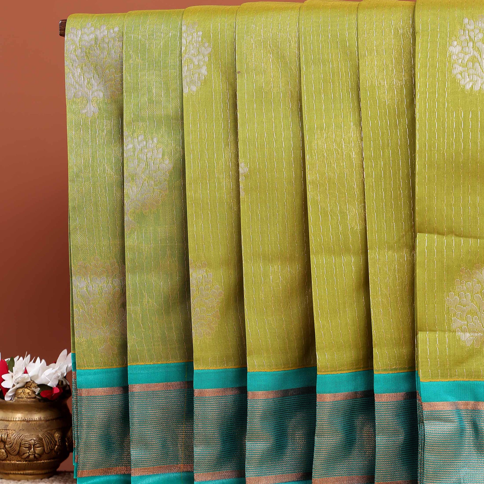Elegant Elampillai Handloom Silk Cotton Saree with Contrast Zari Border and Intricate Weave - Green