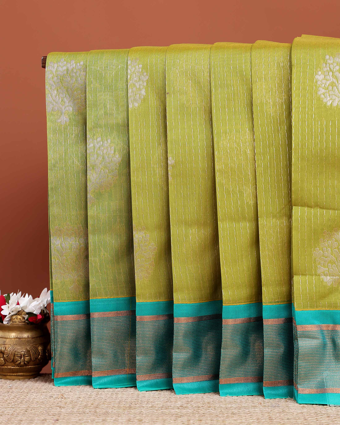 Elegant Elampillai Handloom Silk Cotton Saree with Contrast Zari Border and Intricate Weave - Green