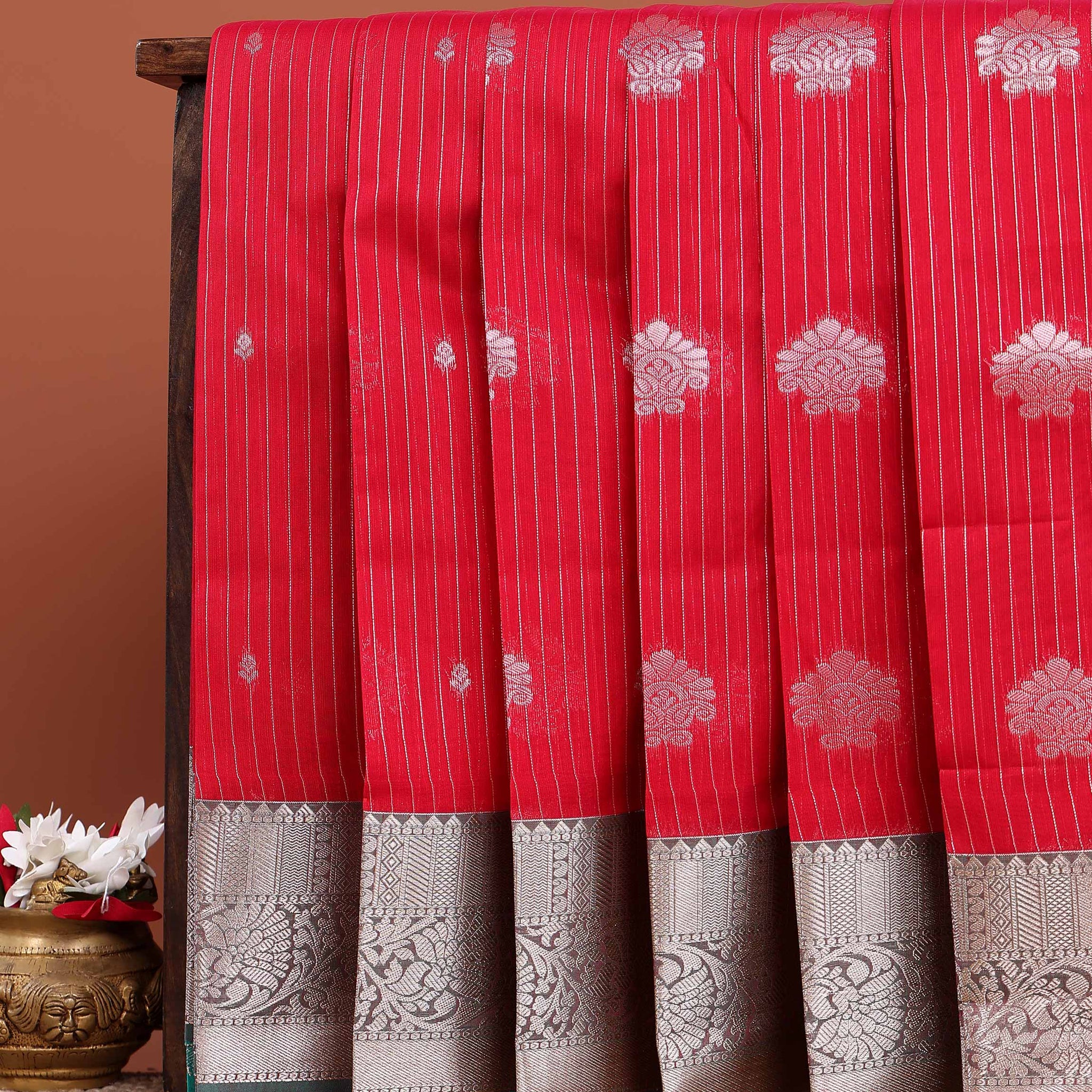 Elegant Elampillai Handloom Silk Cotton Saree with Intricate Silver Zari Motifs and Detailed Border - Red