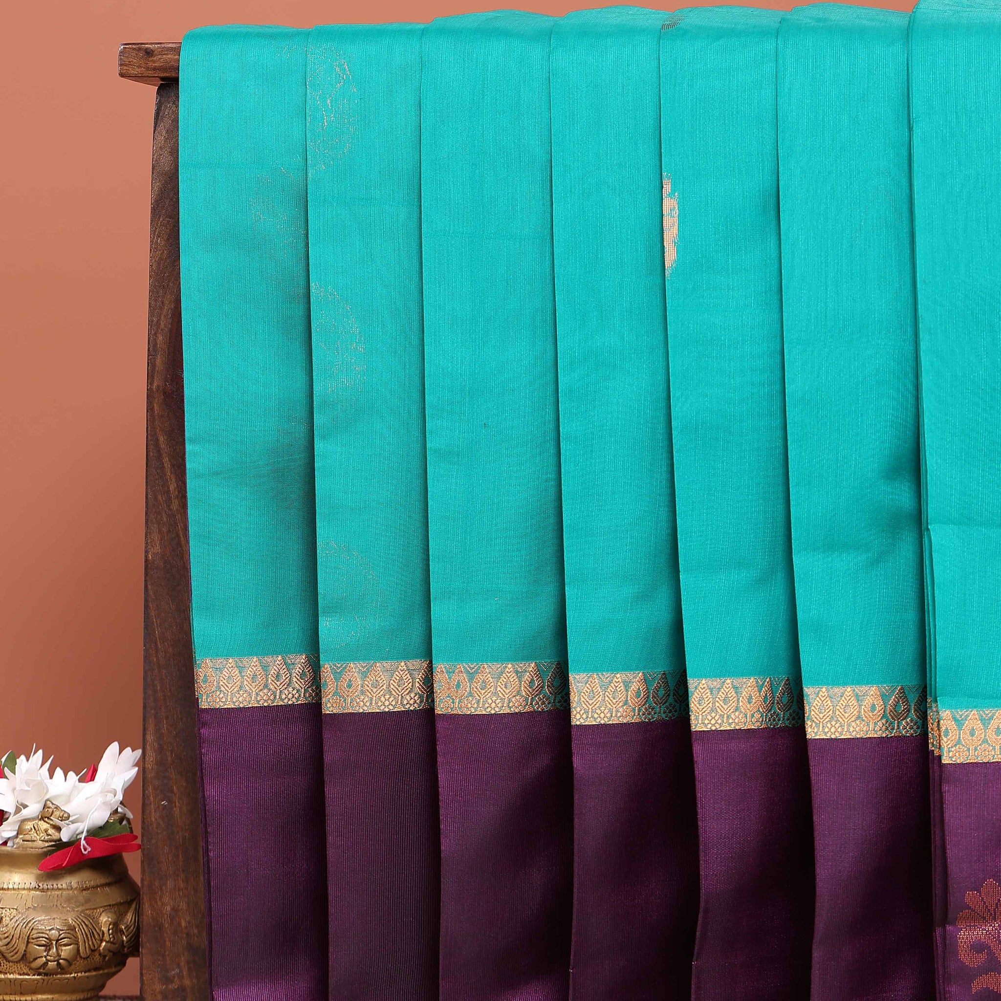 Elegant Elampillai Handloom Silk Cotton Saree with Traditional Contrast Zari Border - Green