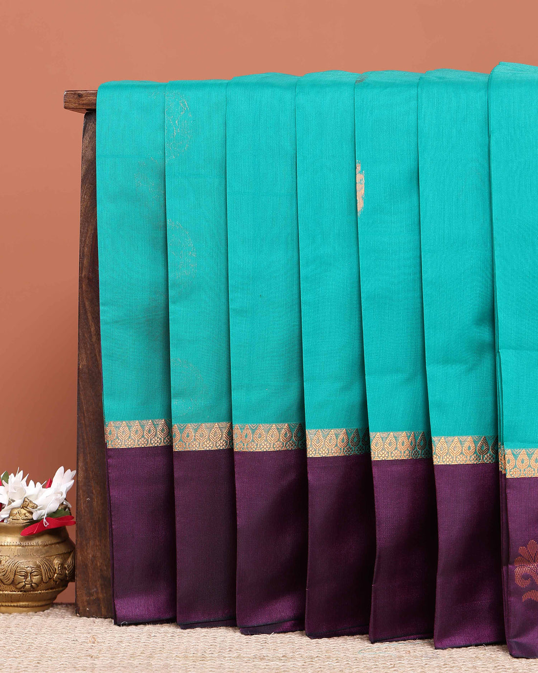 Elegant Elampillai Handloom Silk Cotton Saree with Traditional Contrast Zari Border - Green