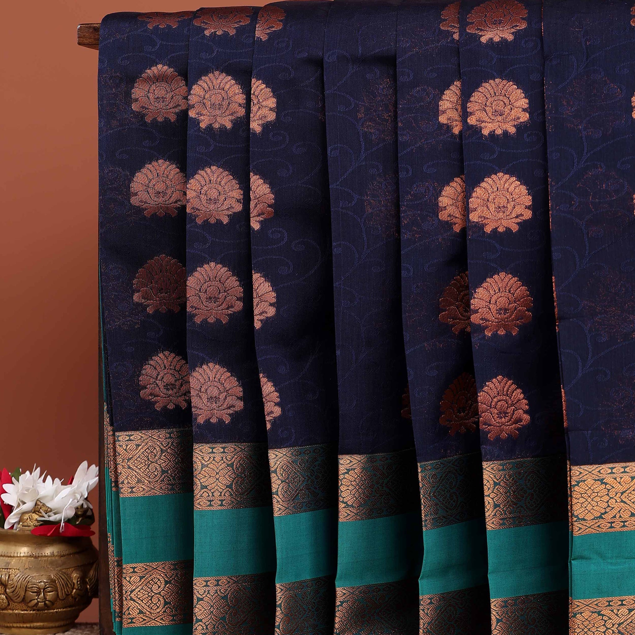 Elegant Elampillai Handloom Woven Silk Cotton Saree with Traditional Motifs - Navy Blue