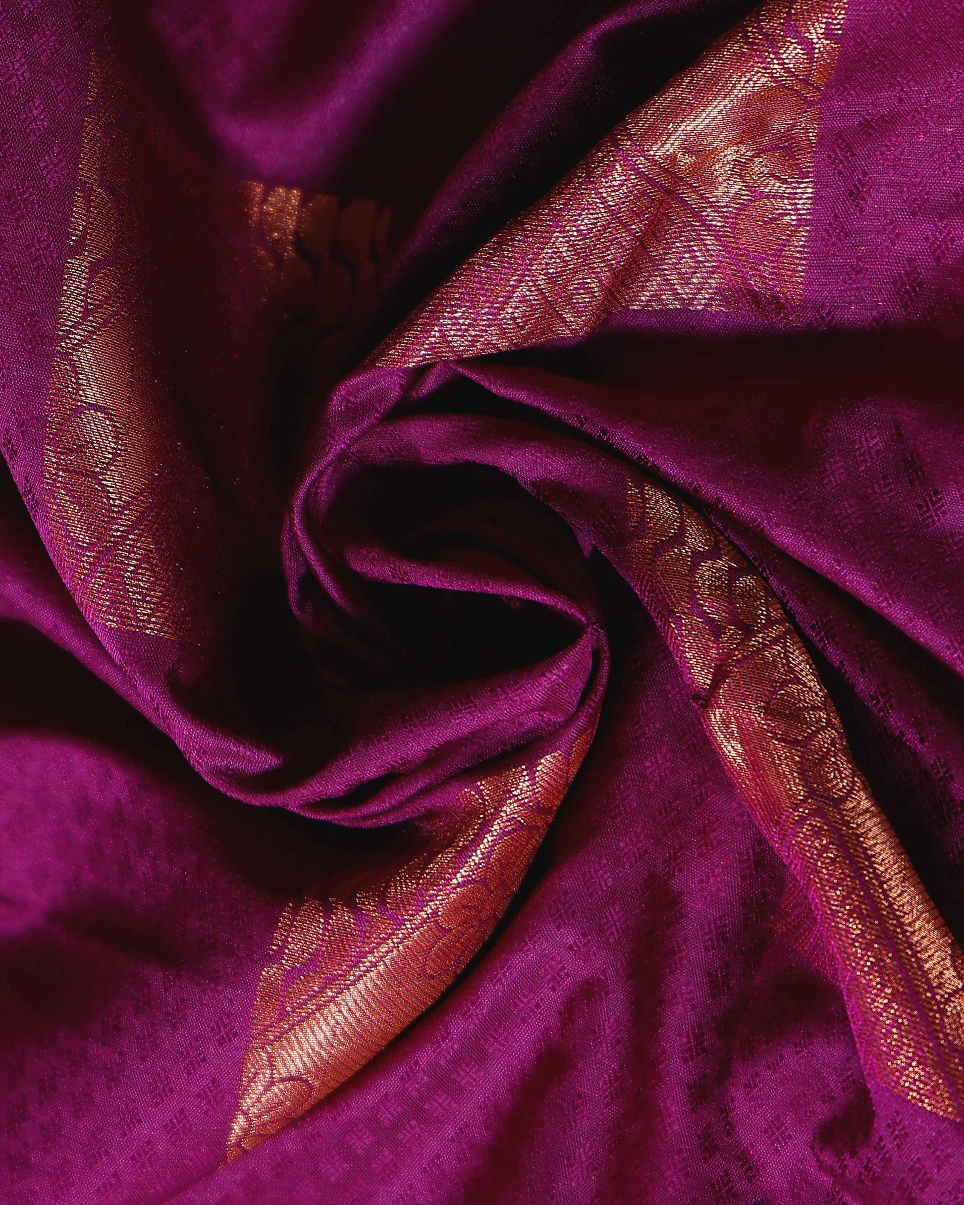 Elegant Elampillai Silk Cotton Saree with Traditional Zari Border and Motif Weave - Purple-closeup
