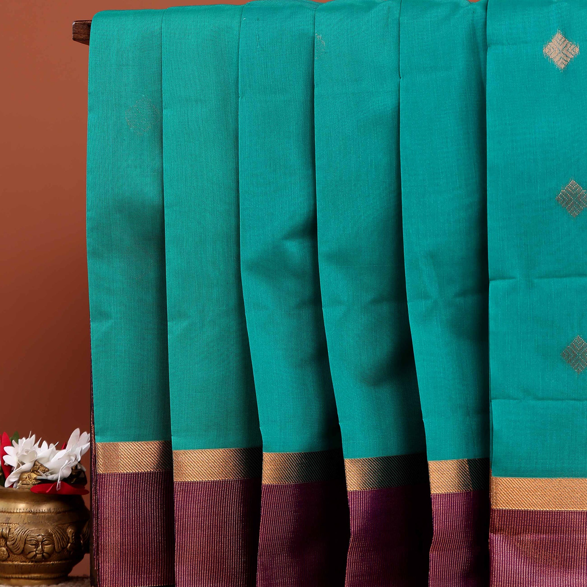 Elegant Handloom Elampillai Silk Cotton Saree with Temple Border and Zari Motifs - Green