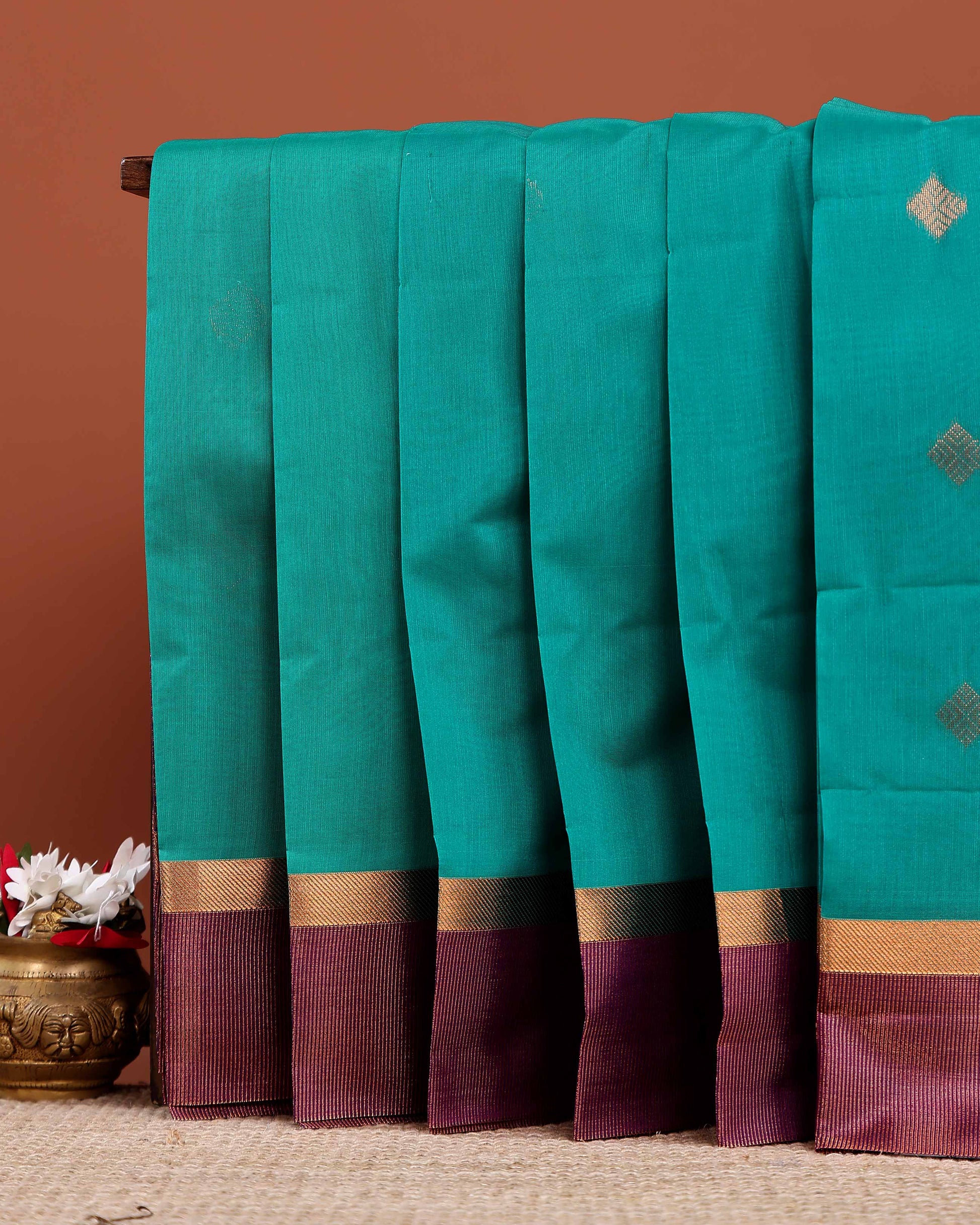 Elegant Handloom Elampillai Silk Cotton Saree with Temple Border and Zari Motifs - Green