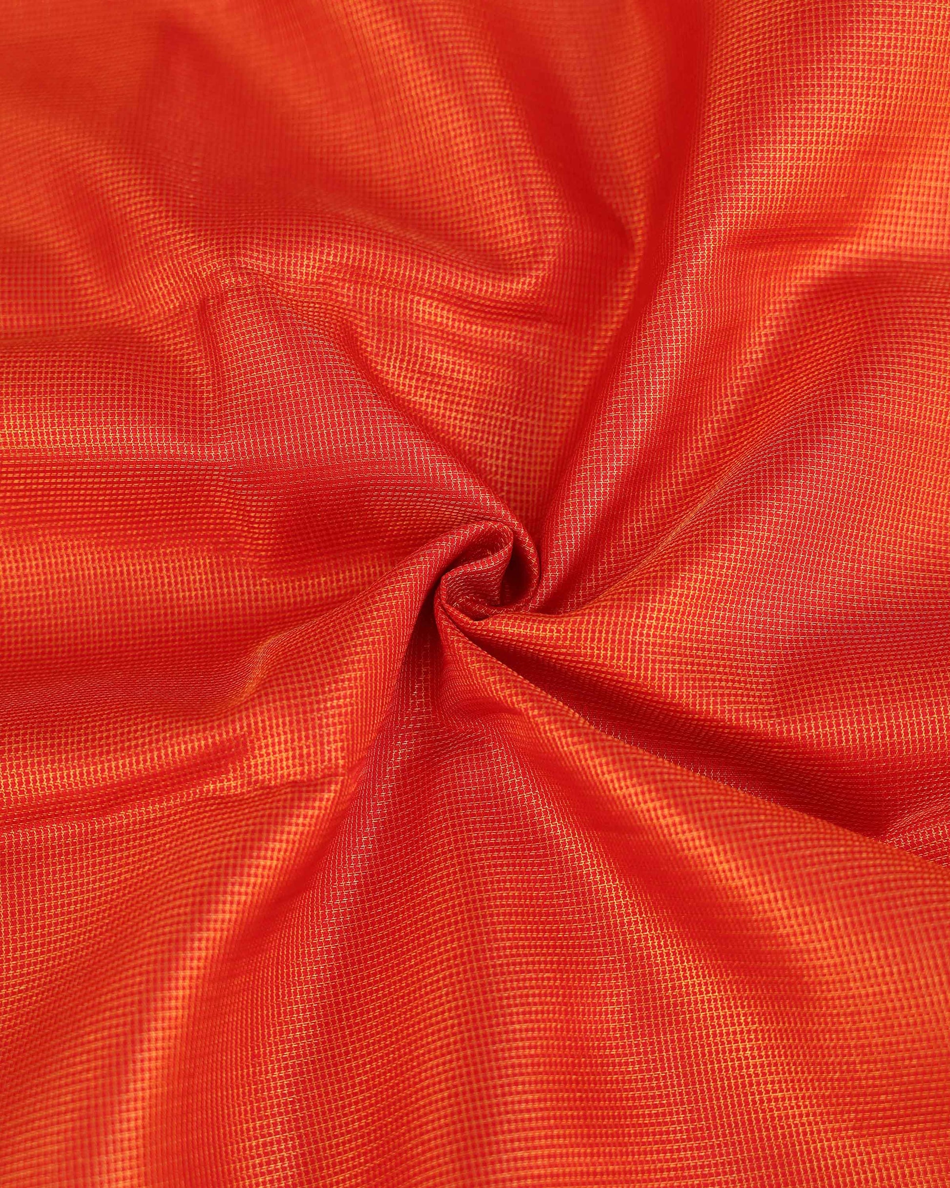 Elegant Handloom Kanchipuram Pure Silk Saree with Intricate Zari Weave - Red-Close Up