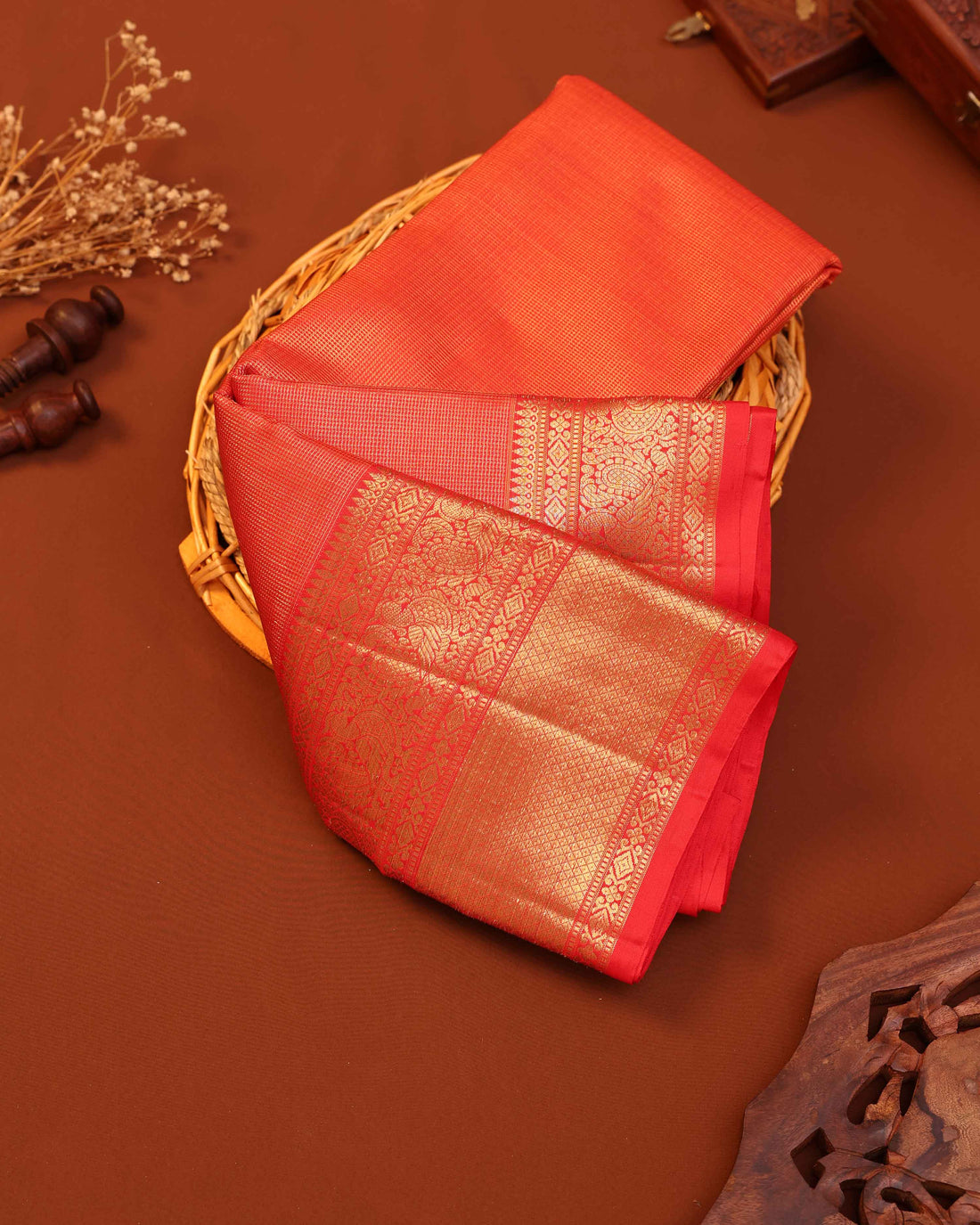 Elegant Handloom Kanchipuram Pure Silk Saree with Intricate Zari Weave - Red