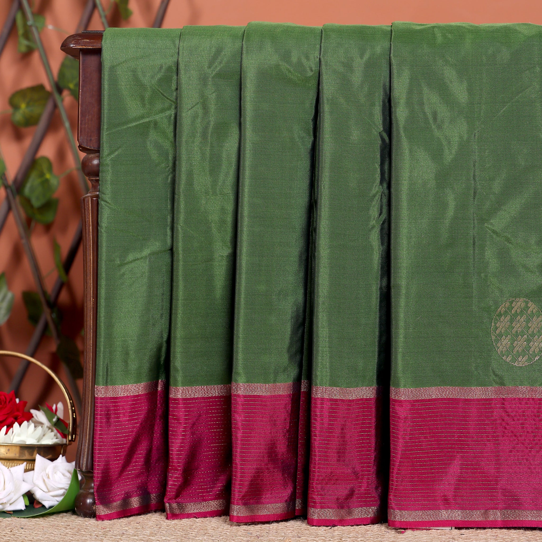 Elegant Handwoven Soft Silk Saree with Intricate Pallu and Border - Green