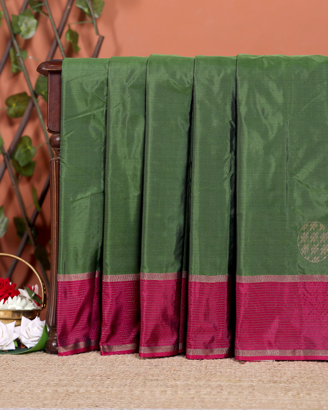 Elegant Handwoven Soft Silk Saree with Intricate Pallu and Border - Green
