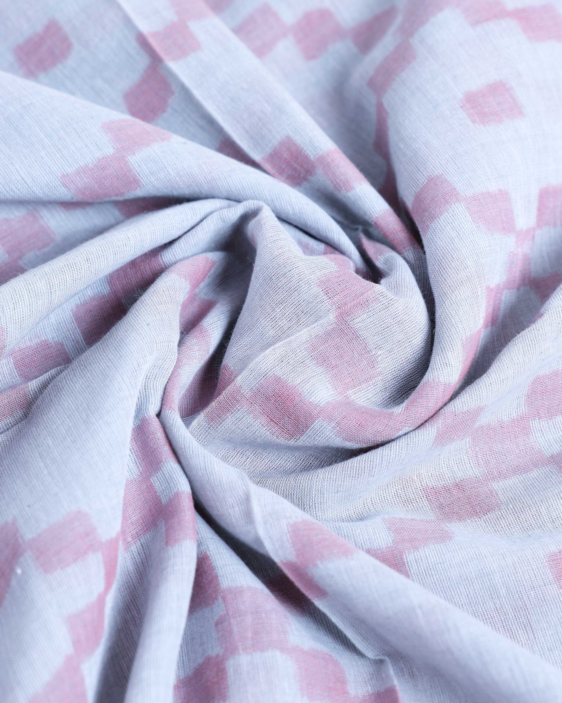 Elegant Ikkat Cotton Saree with Traditional Weaving Pattern and Contrast Pallu - Grey-Close