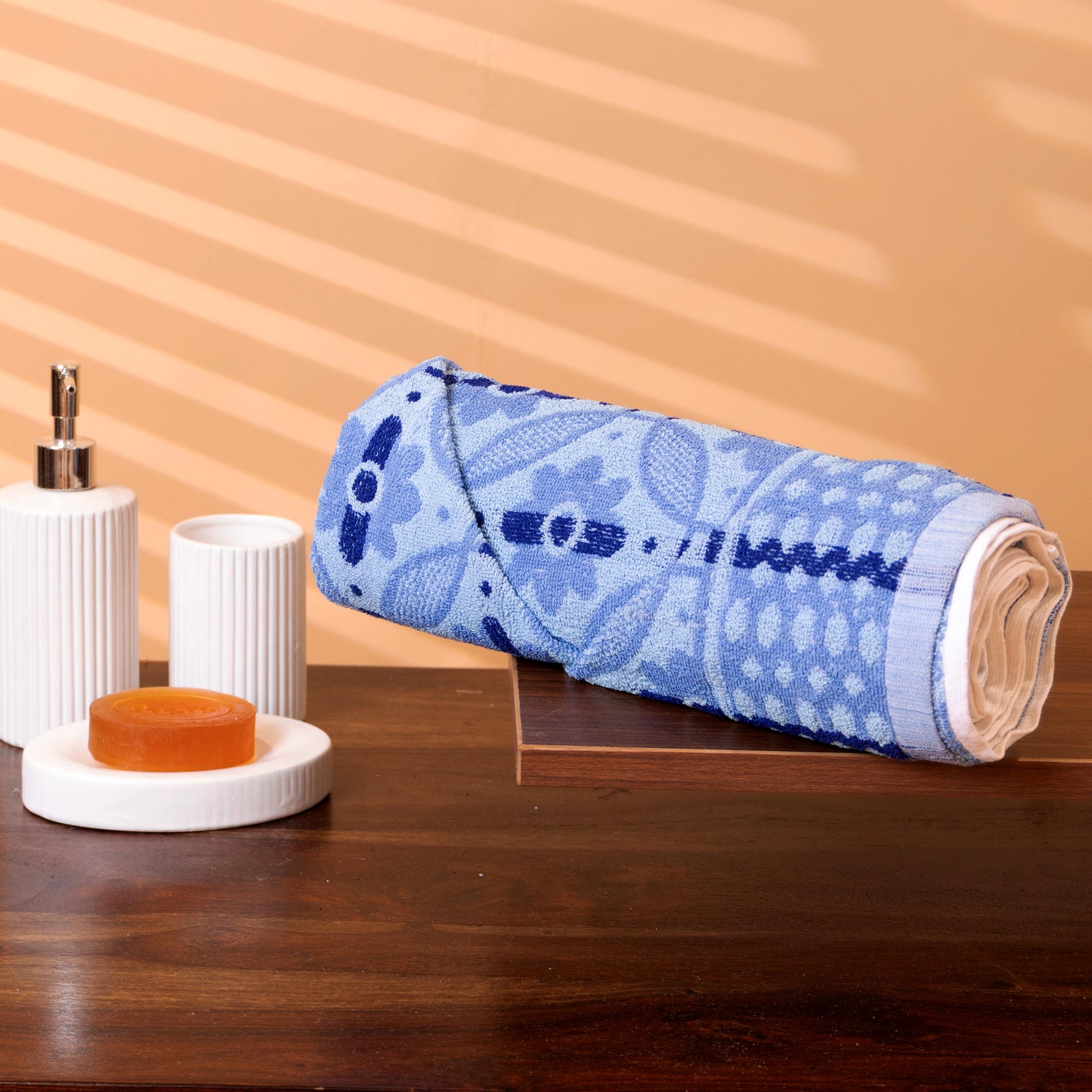 Elegant Jacquard Terry Cloth Towel with Striped and Scalloped Border - Blue