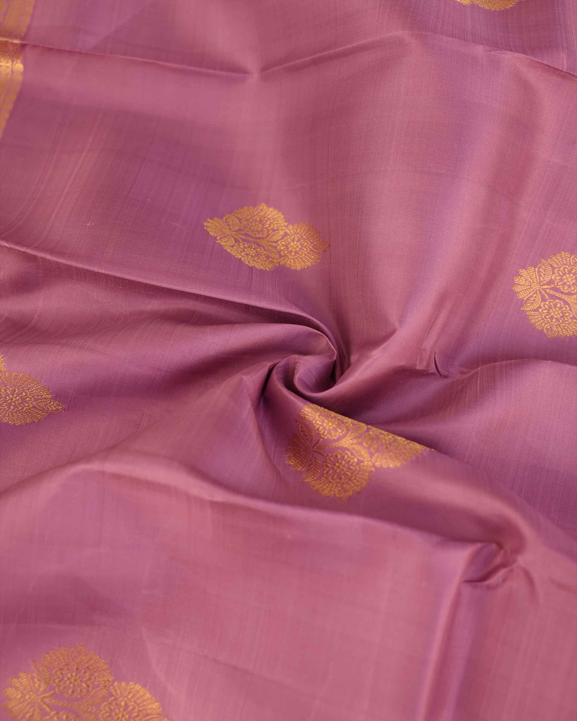 Elegant Kanchipuram Pure Silk Saree with Classic Temple Border and Butta Design - Close Up