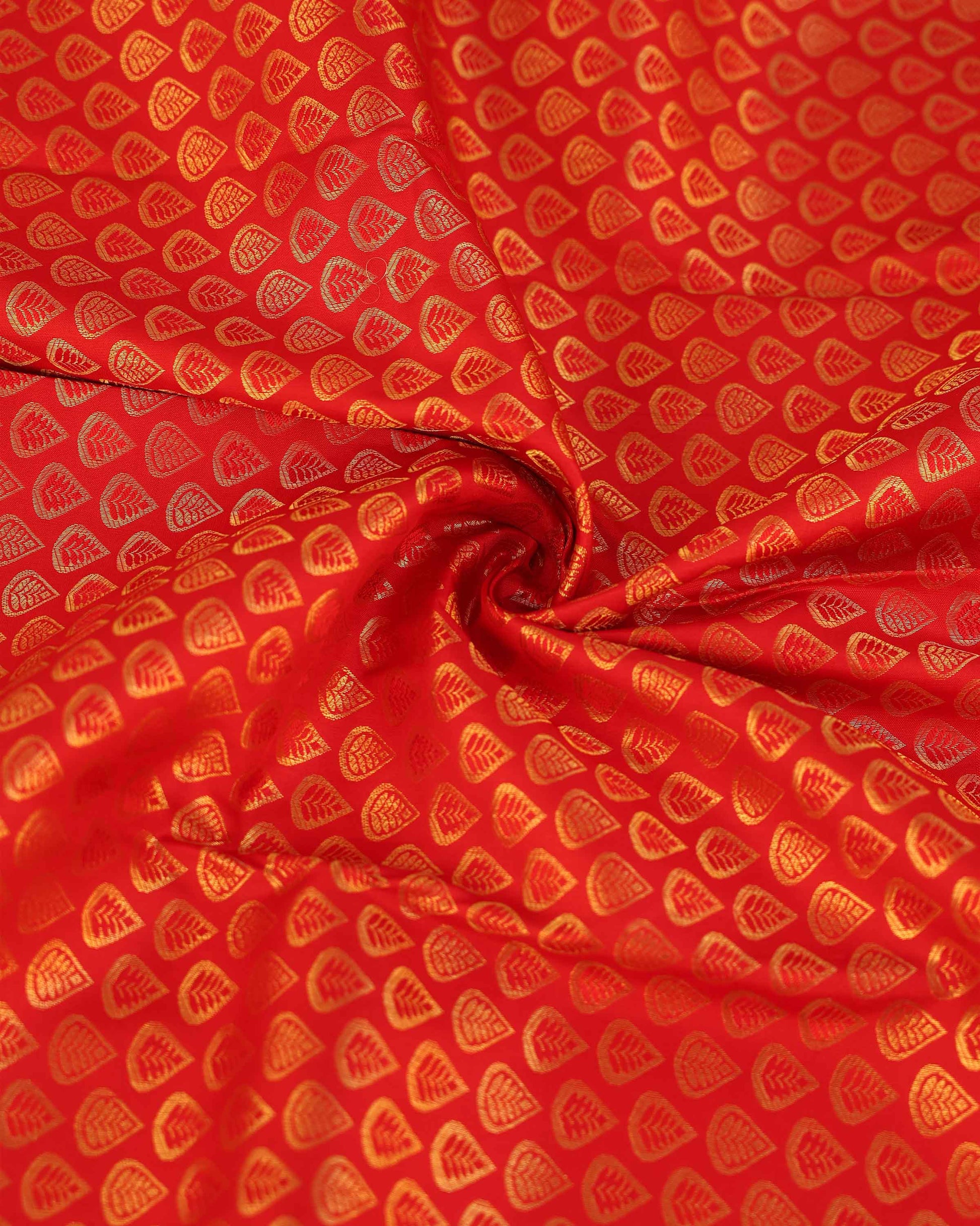Elegant Kanchipuram Pure Silk Saree with Elaborate Zari Work - Red-Close Up