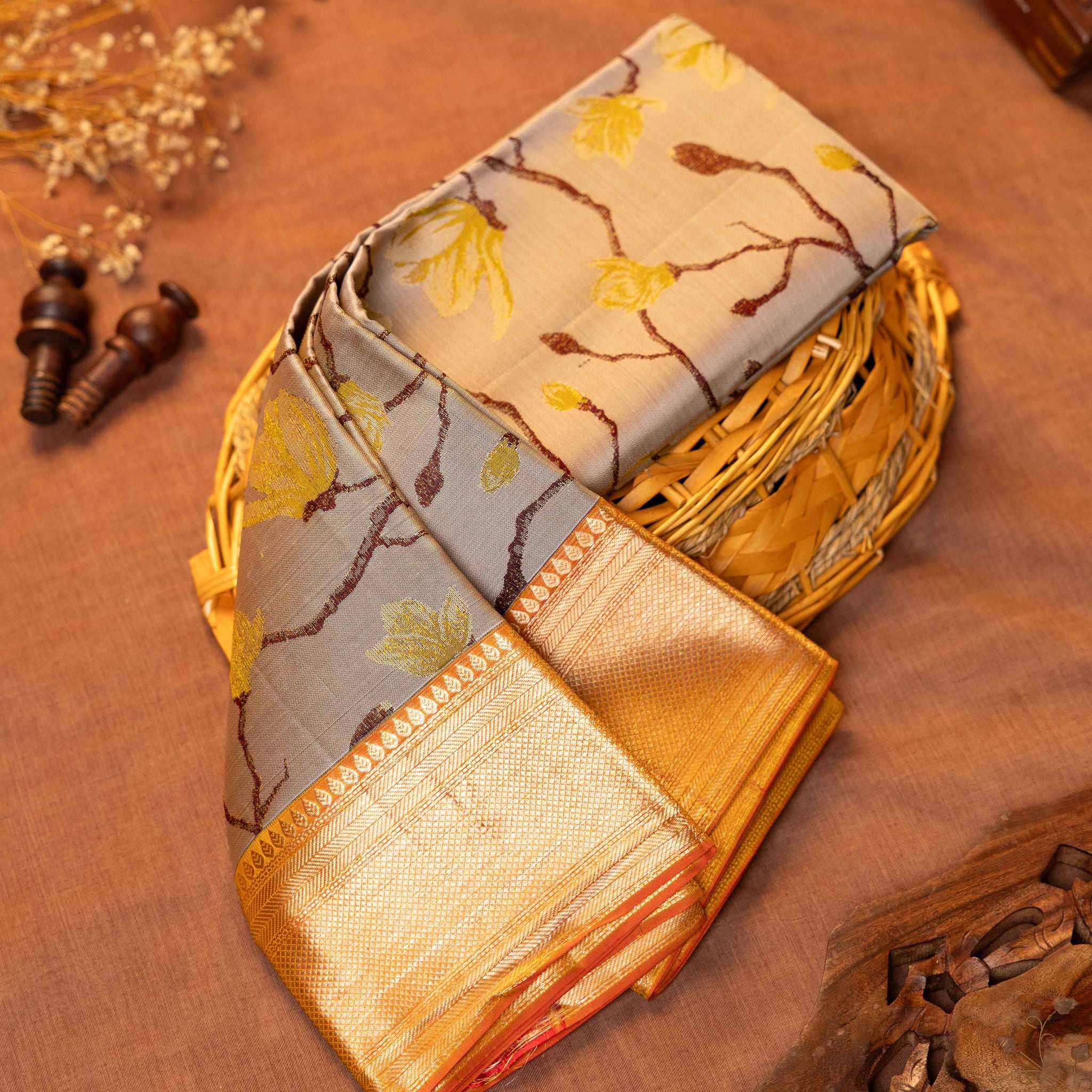 Elegant Kanchipuram Pure Silk Saree with Intricate Floral Jacquard Weave and Rich Traditional Zari Border - Grey