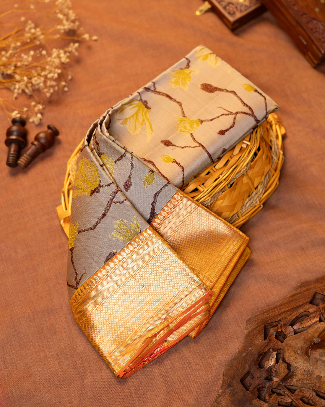 Elegant Kanchipuram Pure Silk Saree with Intricate Floral Jacquard Weave and Rich Traditional Zari Border - Grey