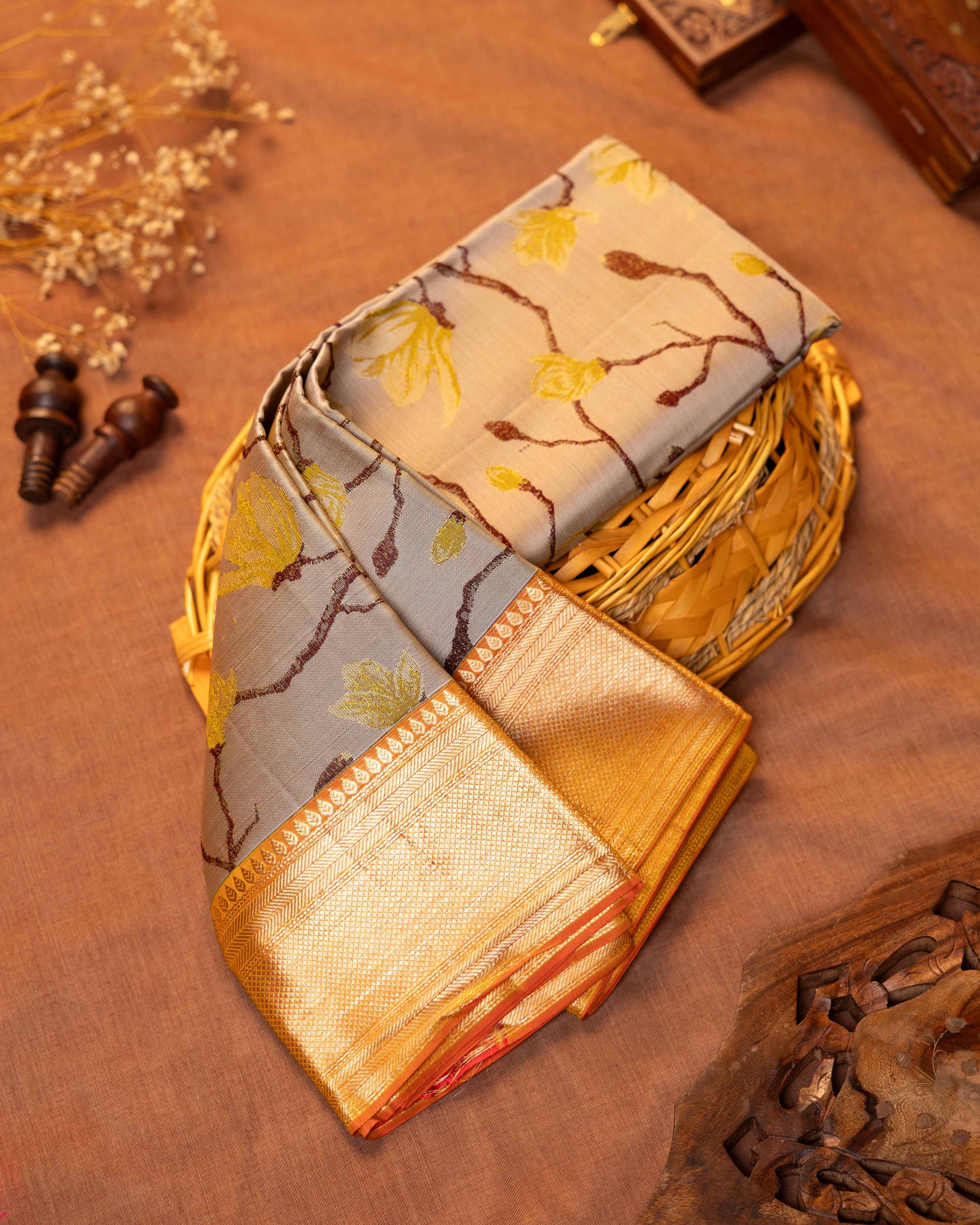 Elegant Kanchipuram Pure Silk Saree with Intricate Floral Jacquard Weave and Rich Traditional Zari Border - Grey