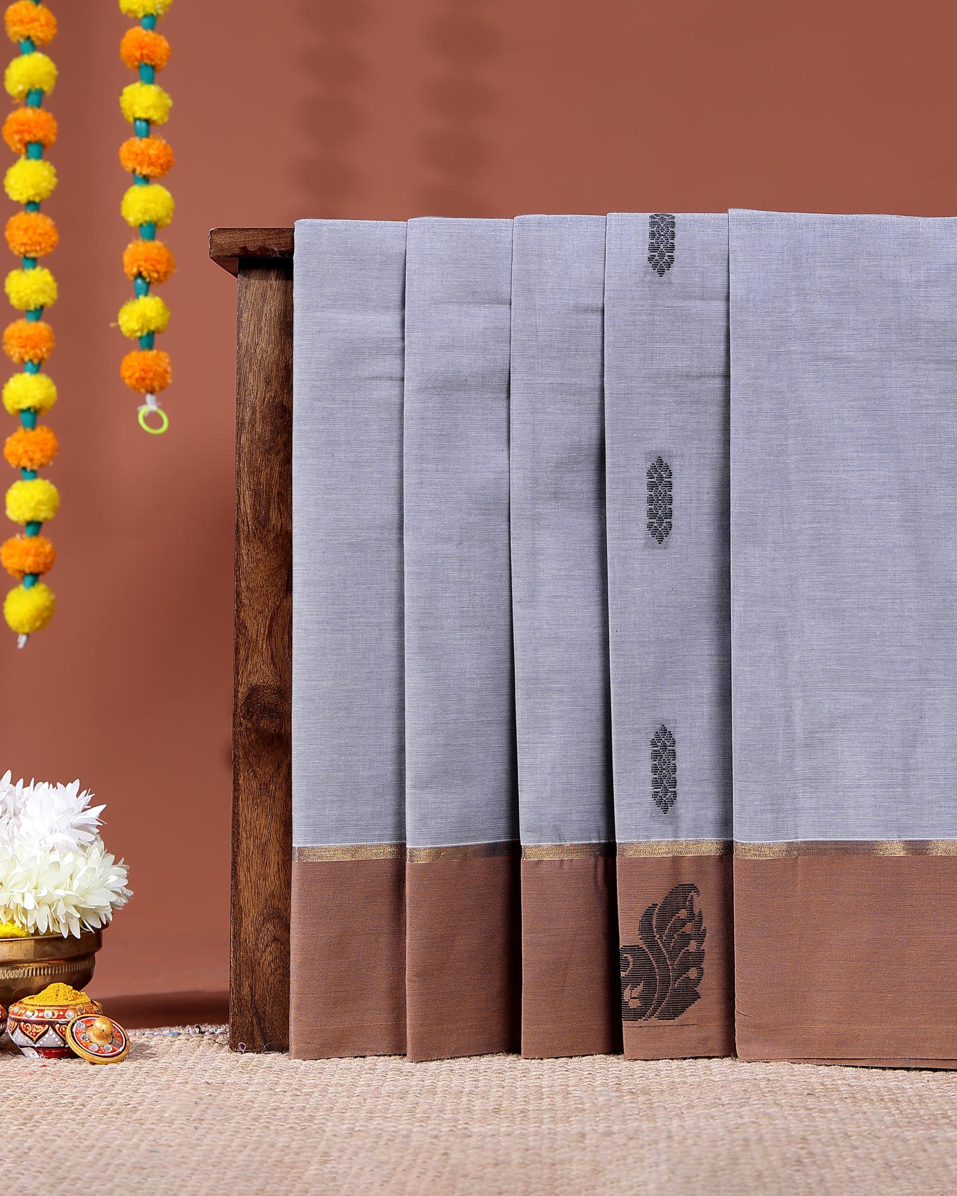 Elegant Kovai Cotton Saree with Fine Textured Weave and Floral Motif Border - Light Grey