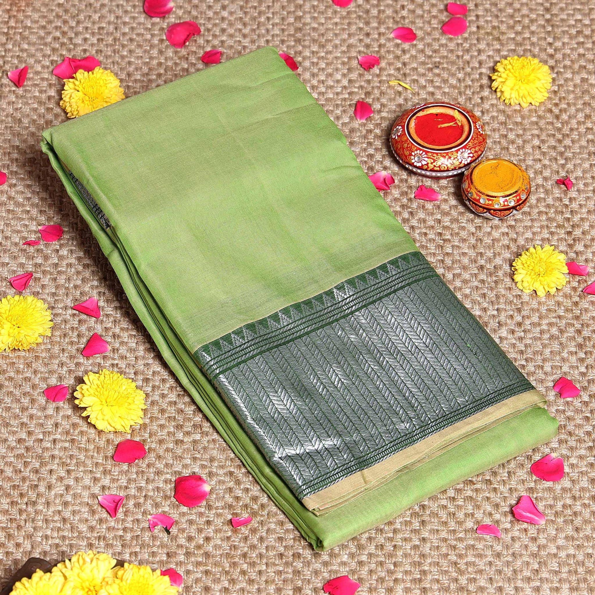 Elegant Narayanpet Handloom Cotton Saree with Traditional Temple Style Zari Border and Geometric Patterned Pallu - Green