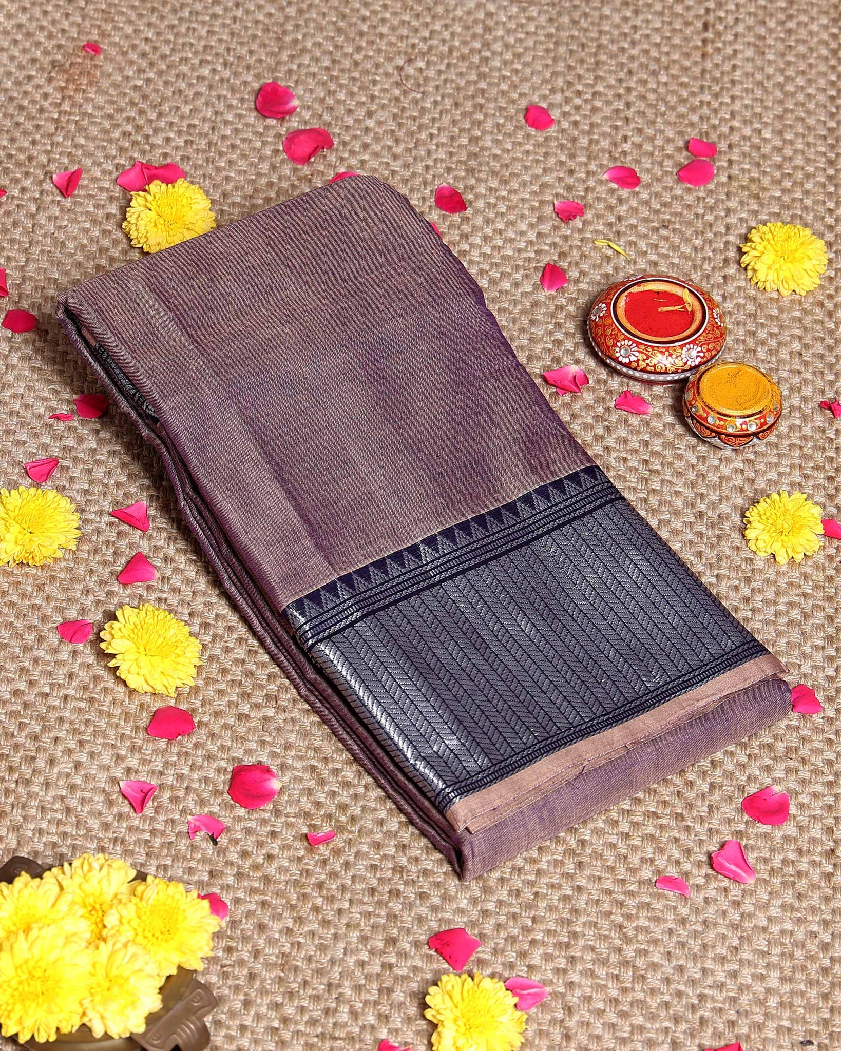 Elegant Narayanpet Handloom Cotton Saree with Traditional Temple Style Zari Border and Geometric Patterned Pallu - Light Purple