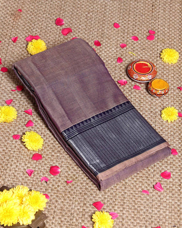 Elegant Narayanpet Handloom Cotton Saree with Traditional Temple Style Zari Border and Geometric Patterned Pallu - Light Purple