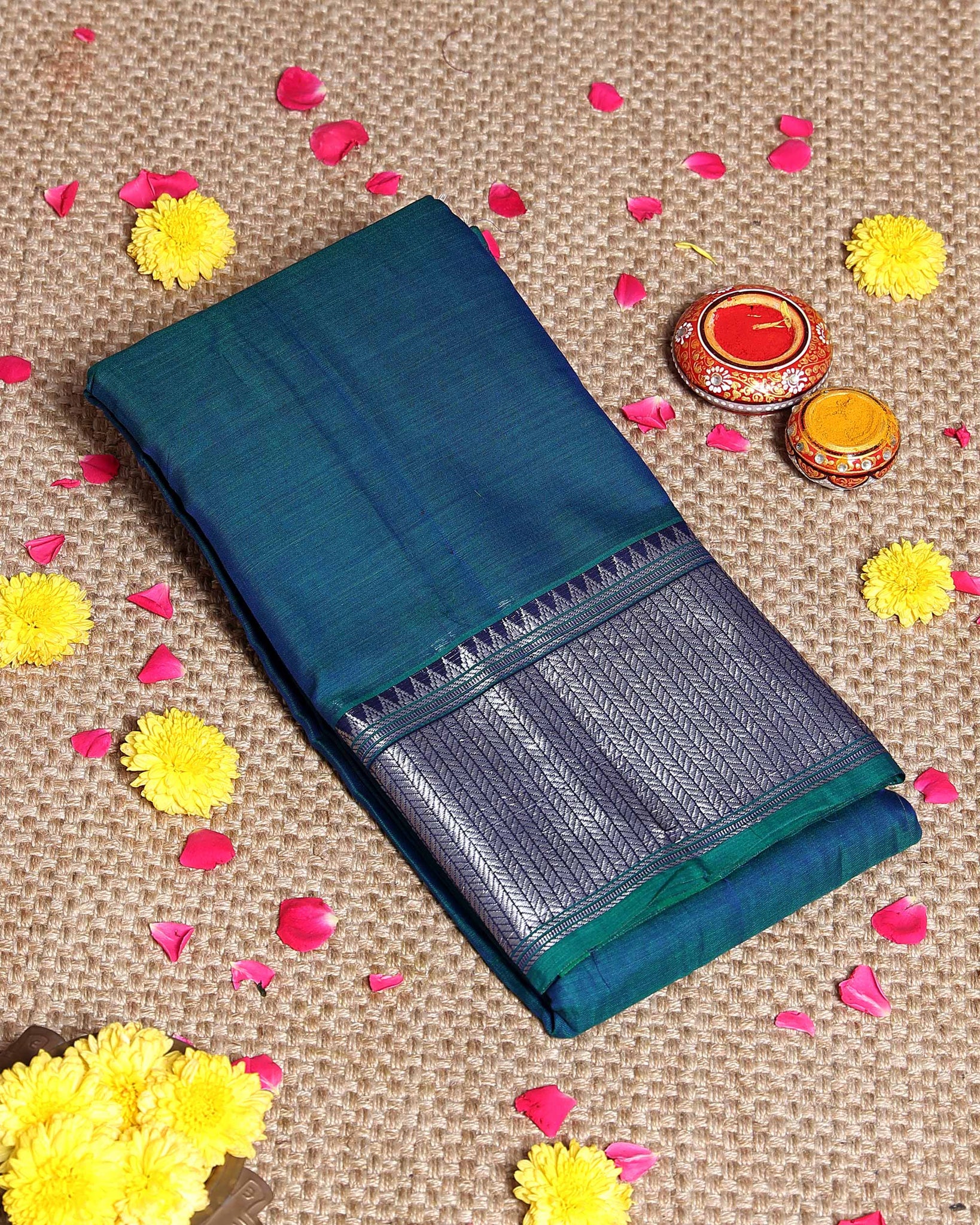 Elegant Narayanpet Handloom Cotton Saree with Traditional Temple Style Zari Border and Geometric Patterned Pallu - Teal