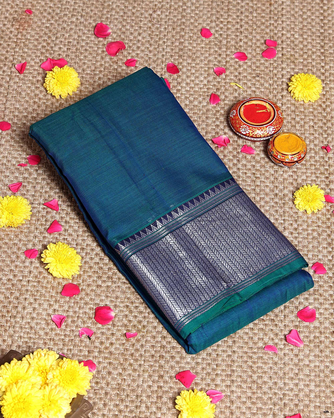 Elegant Narayanpet Handloom Cotton Saree with Traditional Temple Style Zari Border and Geometric Patterned Pallu - Teal