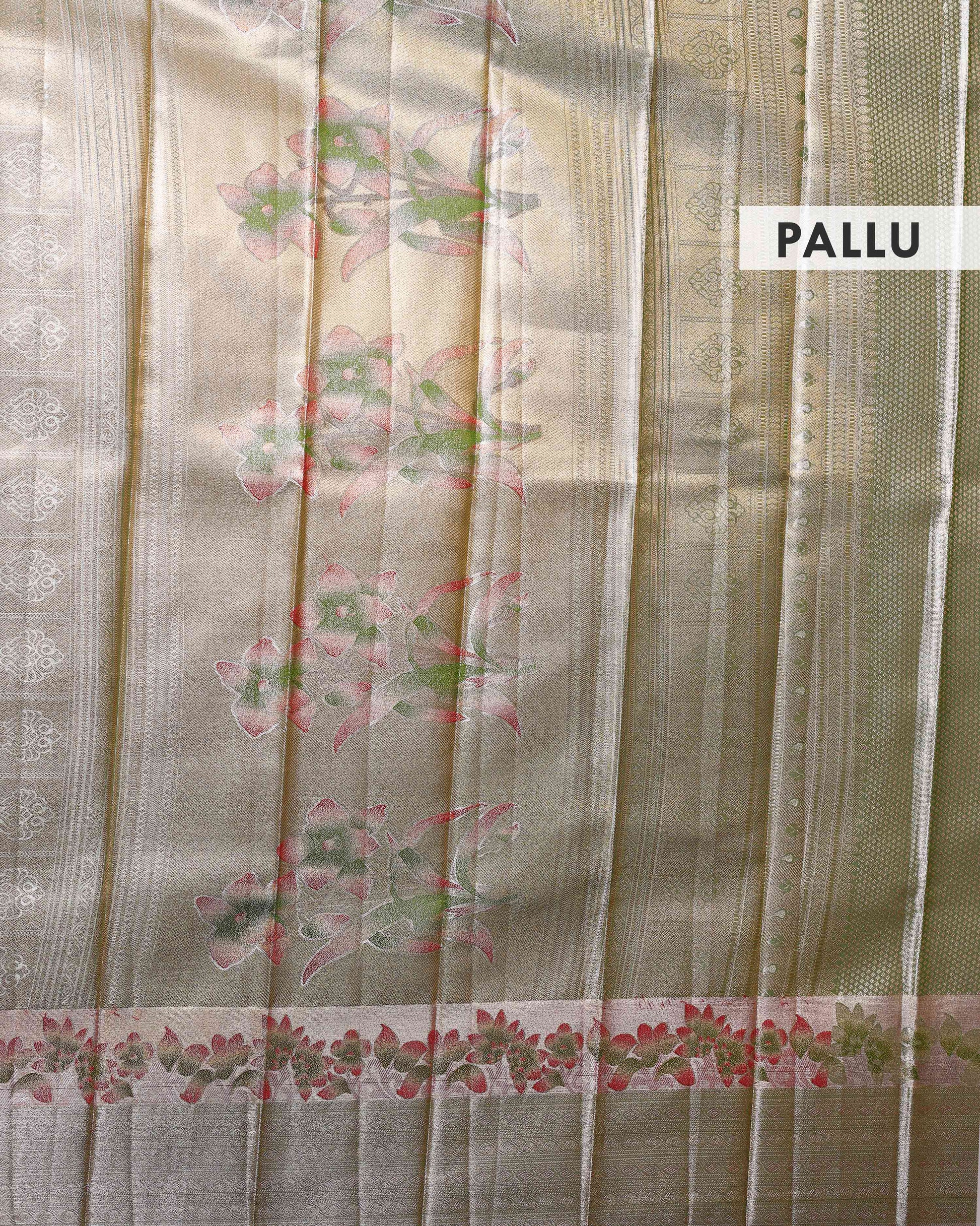 Elegant Niranjana Silk Saree with Floral Brocade Weaving and Contrasting Zari Border - Green-Pallu