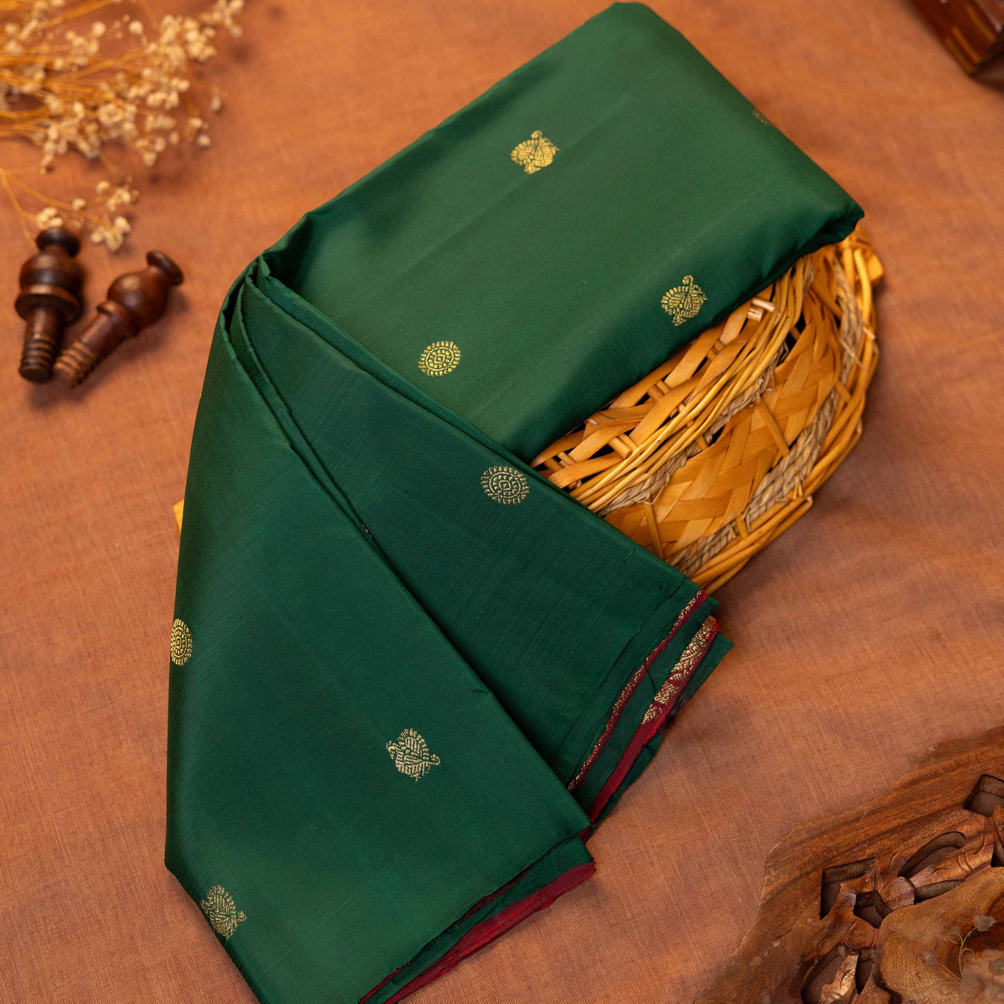 Elegant Pure Handloom Kanchipuram Pure Silk Saree with Zari Woven Buttas and Borderless Design - Green
