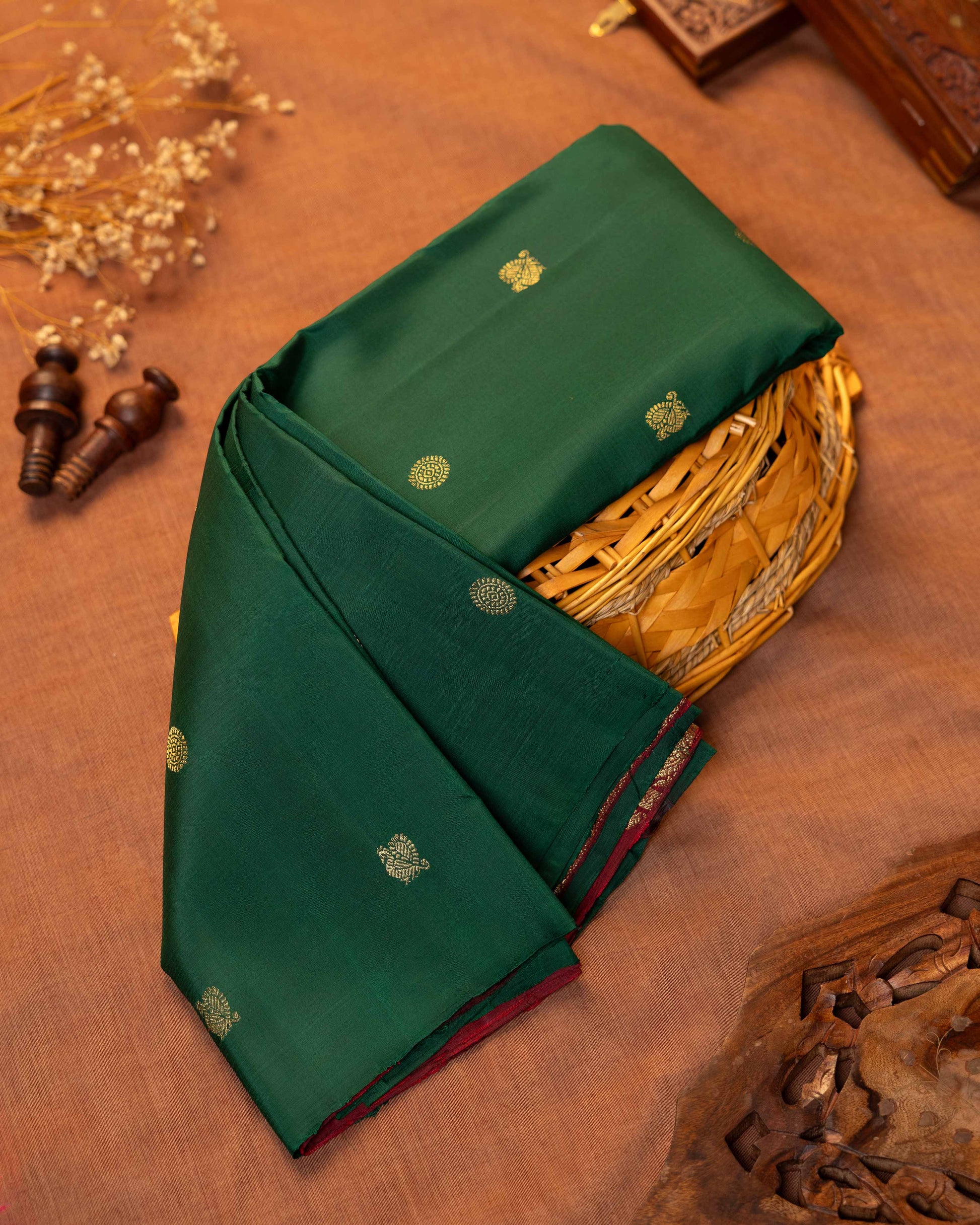 Elegant Pure Handloom Kanchipuram Pure Silk Saree with Zari Woven Buttas and Borderless Design - Green