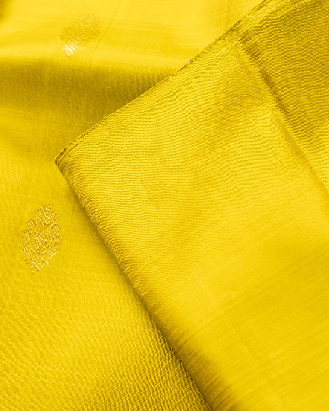 Elegant Pure Handloom Kanchipuram Silk Saree with Traditional Zari Butta Weave - Green