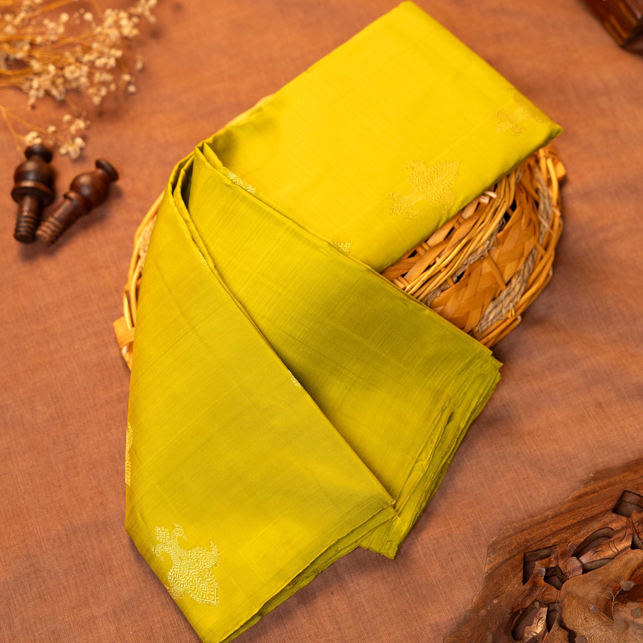 Elegant Pure Handloom Kanchipuram Silk Saree with Traditional Zari Butta Weave - Green