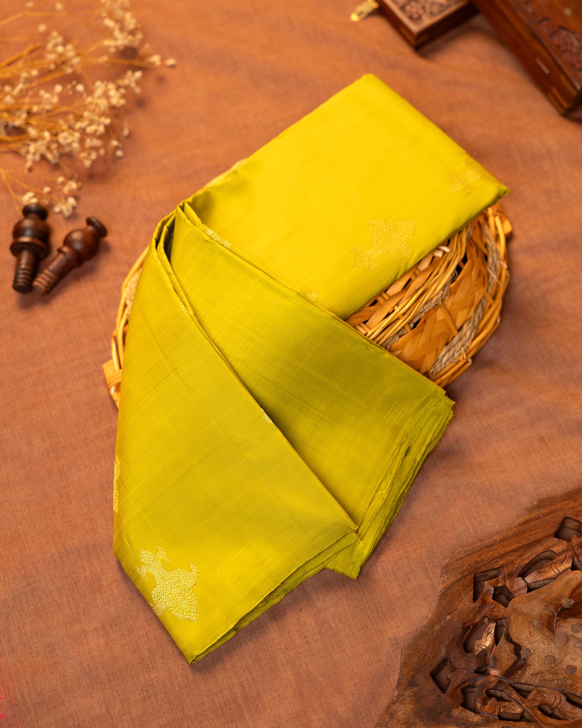 Elegant Pure Handloom Kanchipuram Silk Saree with Traditional Zari Butta Weave - Green