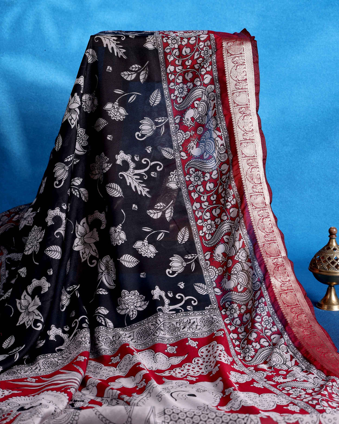 Elegant Semi Chanderi Saree with  Floral Motifs Intricate Contrast Pallu and Traditional Woven Border - Black