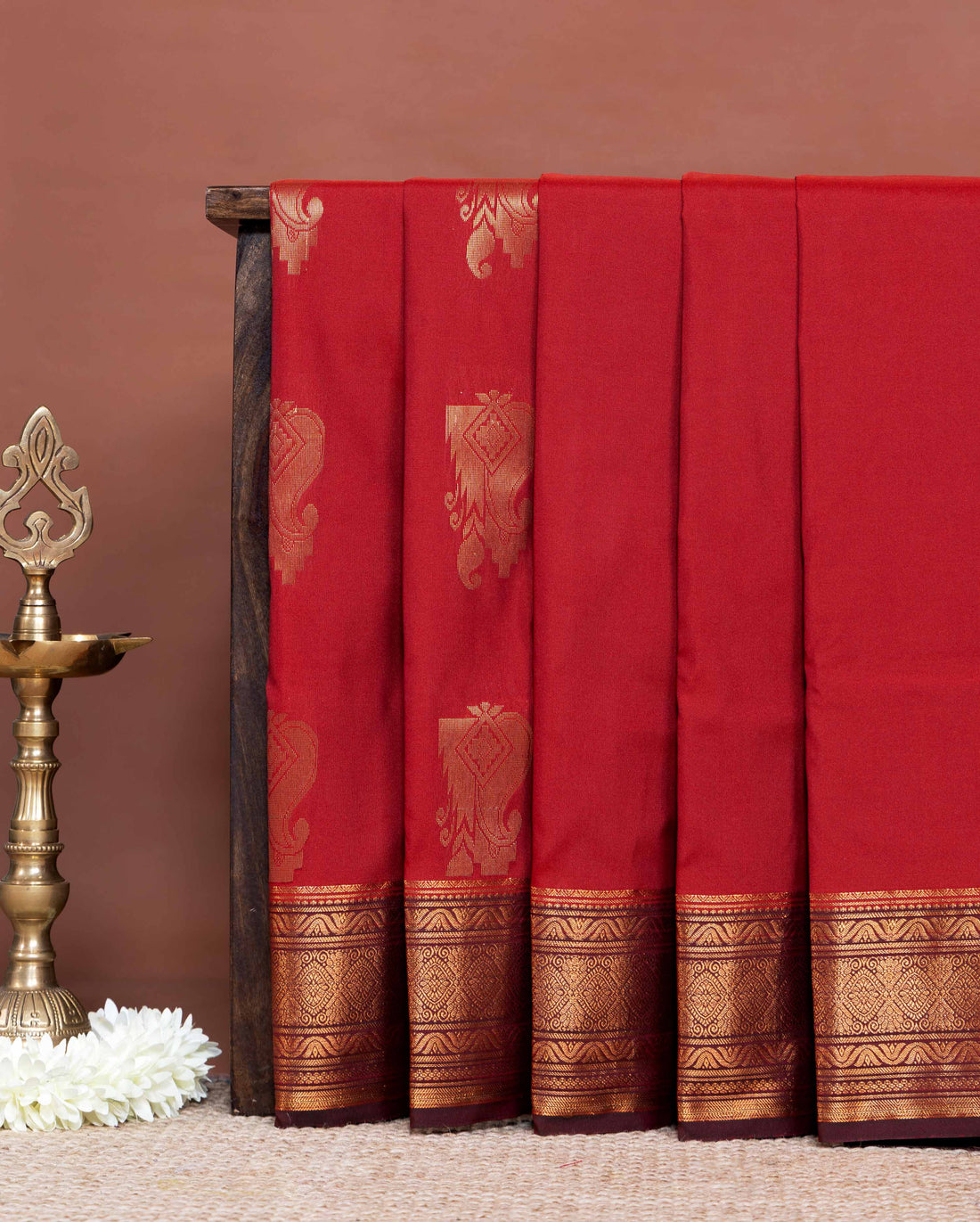 Elegant Soft Silk Saree Adorned with Paisley Zari Buttas and Exquisite Traditional Border - Red