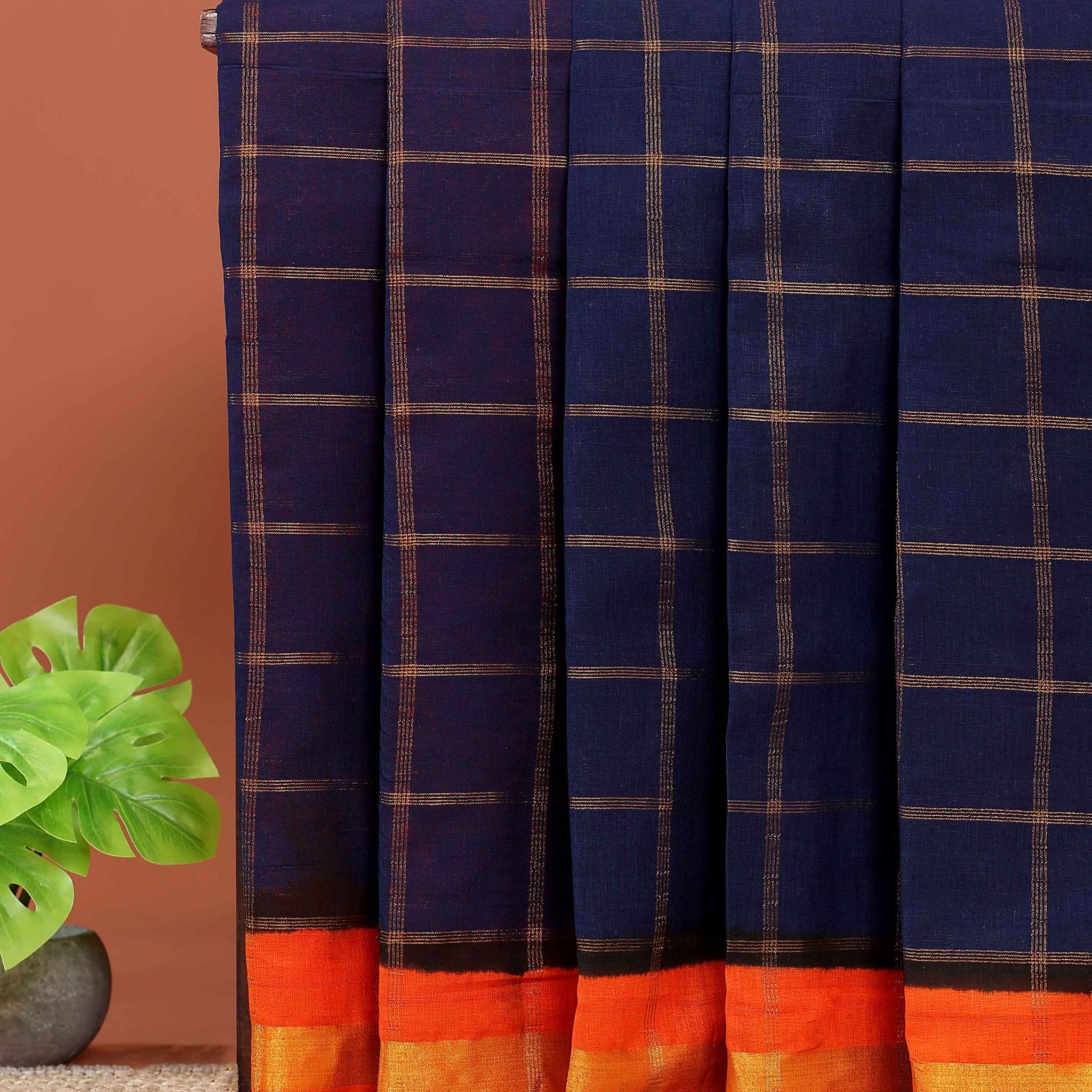 Elegant Sungudi Cotton Handloom Saree with Zari Checked Pattern and Contrast Border - Navy Blue