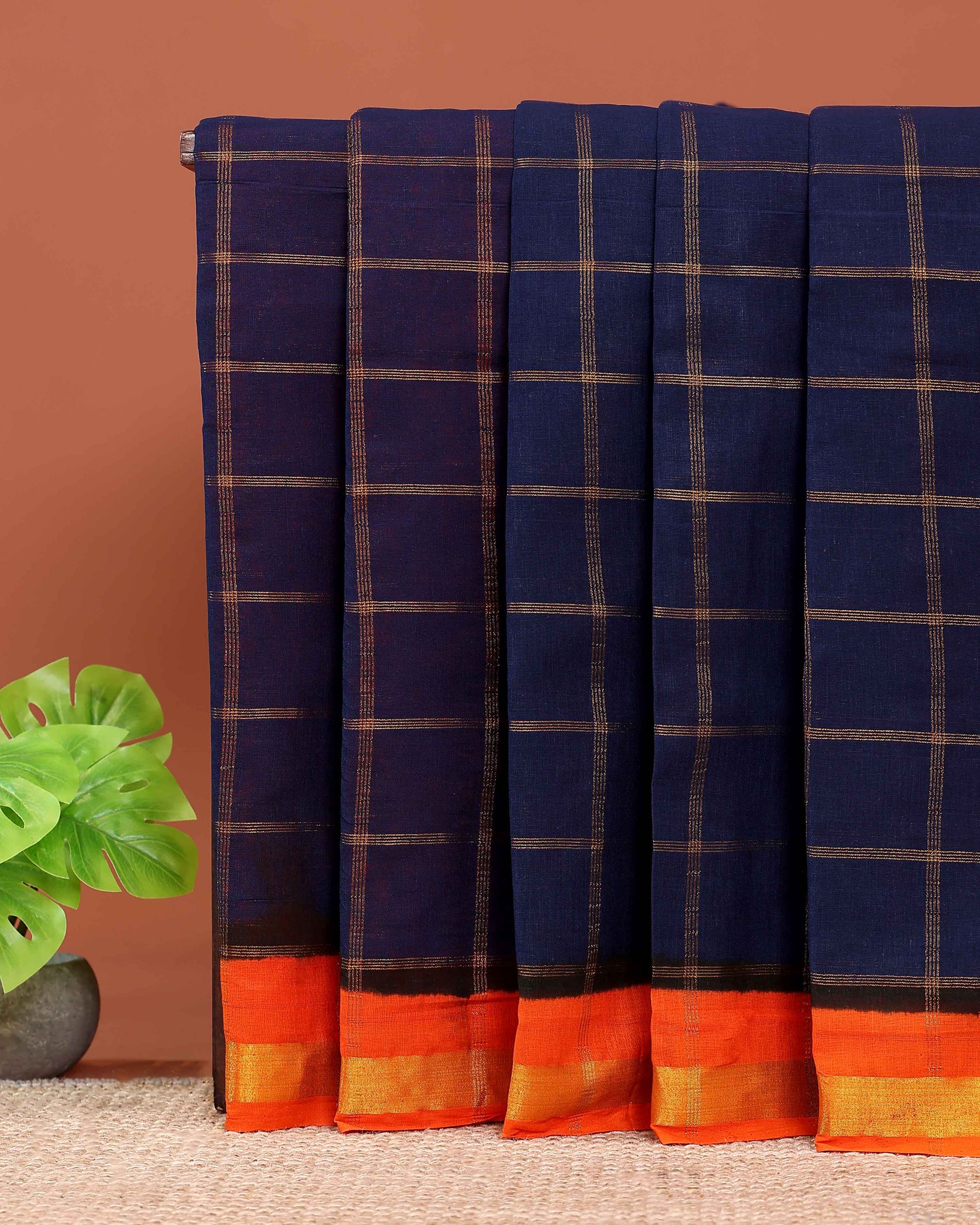 Elegant Sungudi Cotton Handloom Saree with Zari Checked Pattern and Contrast Border - Navy Blue