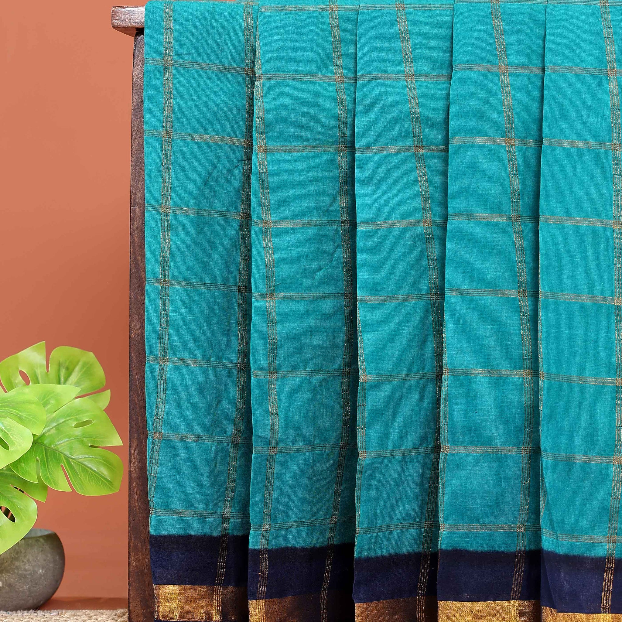 Elegant Sungudi Cotton Handloom Saree with Zari Checked Pattern and Contrast Border - Teal