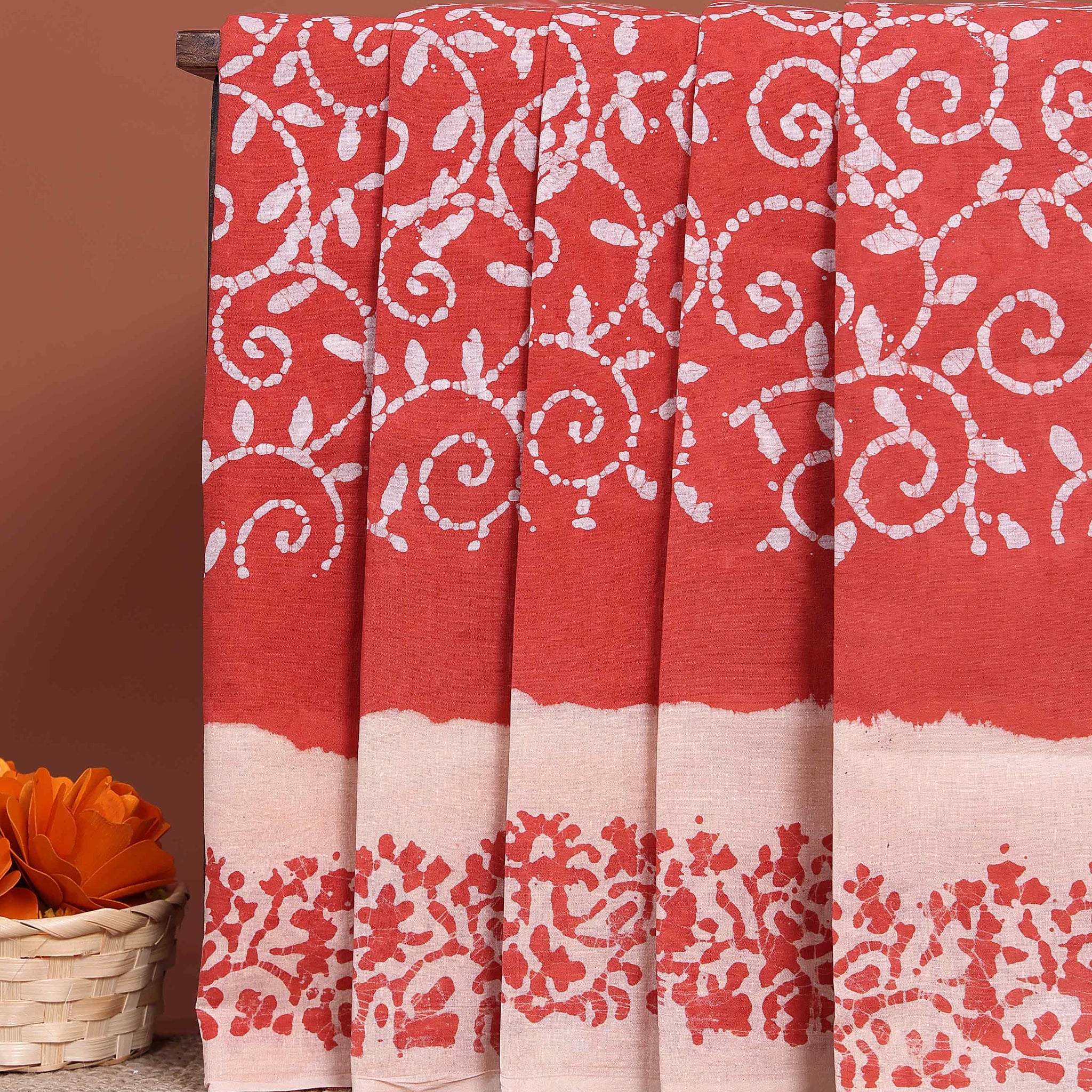 Elegant Sungudi Cotton Saree with Distinctive Border Design and Leaf Motifs  - Orange