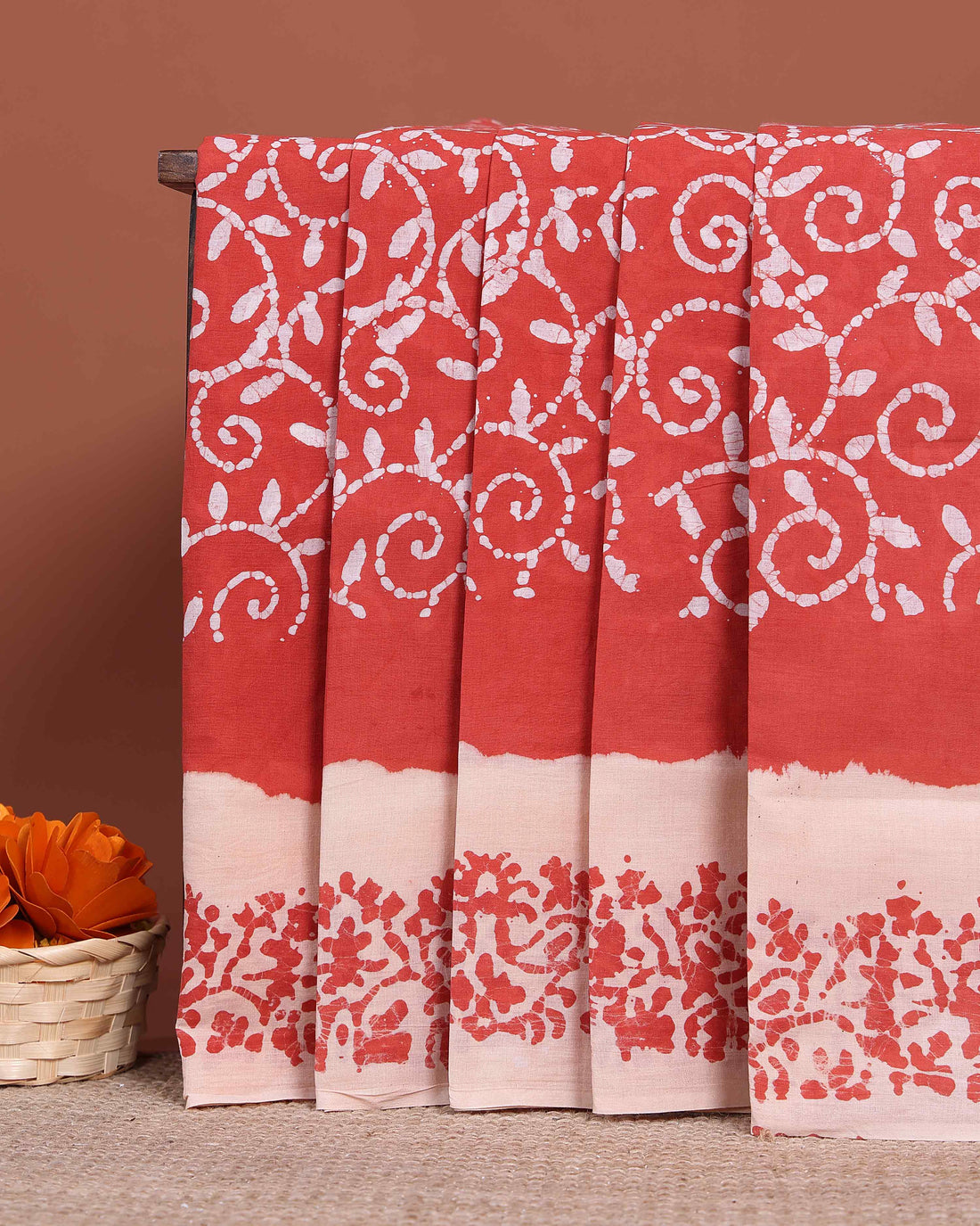 Elegant Sungudi Cotton Saree with Distinctive Border Design and Leaf Motifs  - Orange