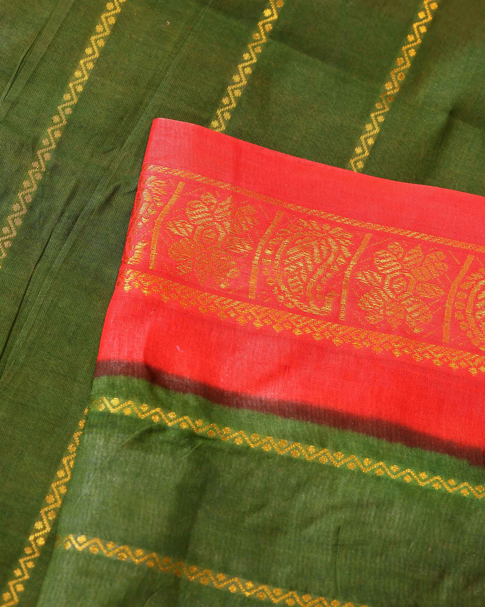 Elegant Sungudi Cotton Saree with Striped Body and Rich Zari Border - Green