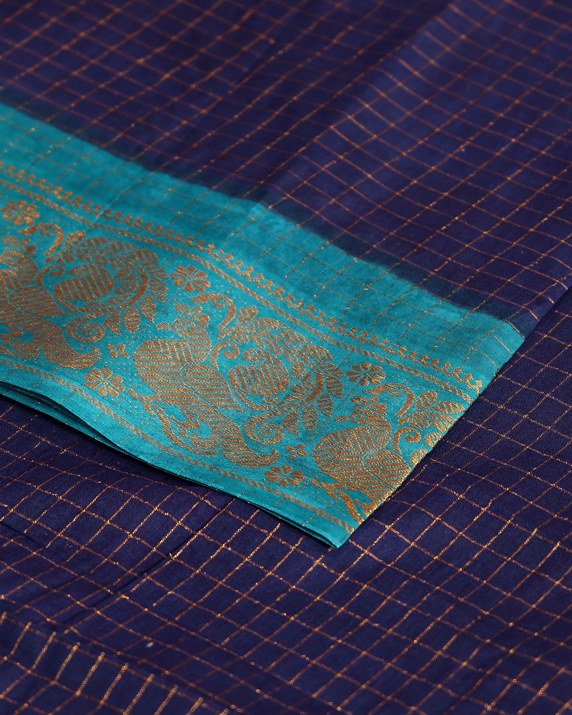 Elegant Sungudi Saree with Intricate Golden Zari Peacock Border and Fine Check Pattern - Navy Blue